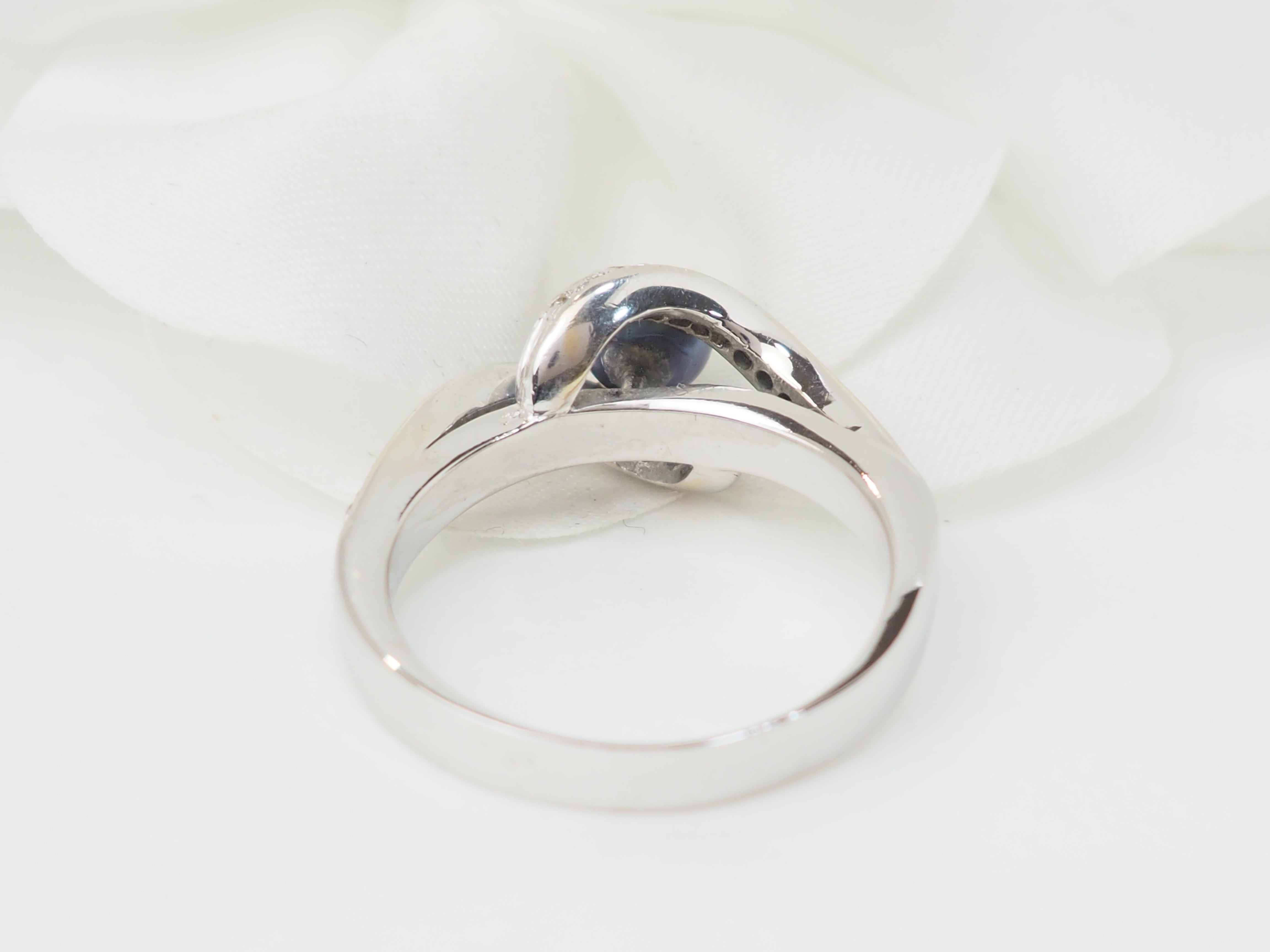 Bague en or blanc, perle de Tahiti et diamants