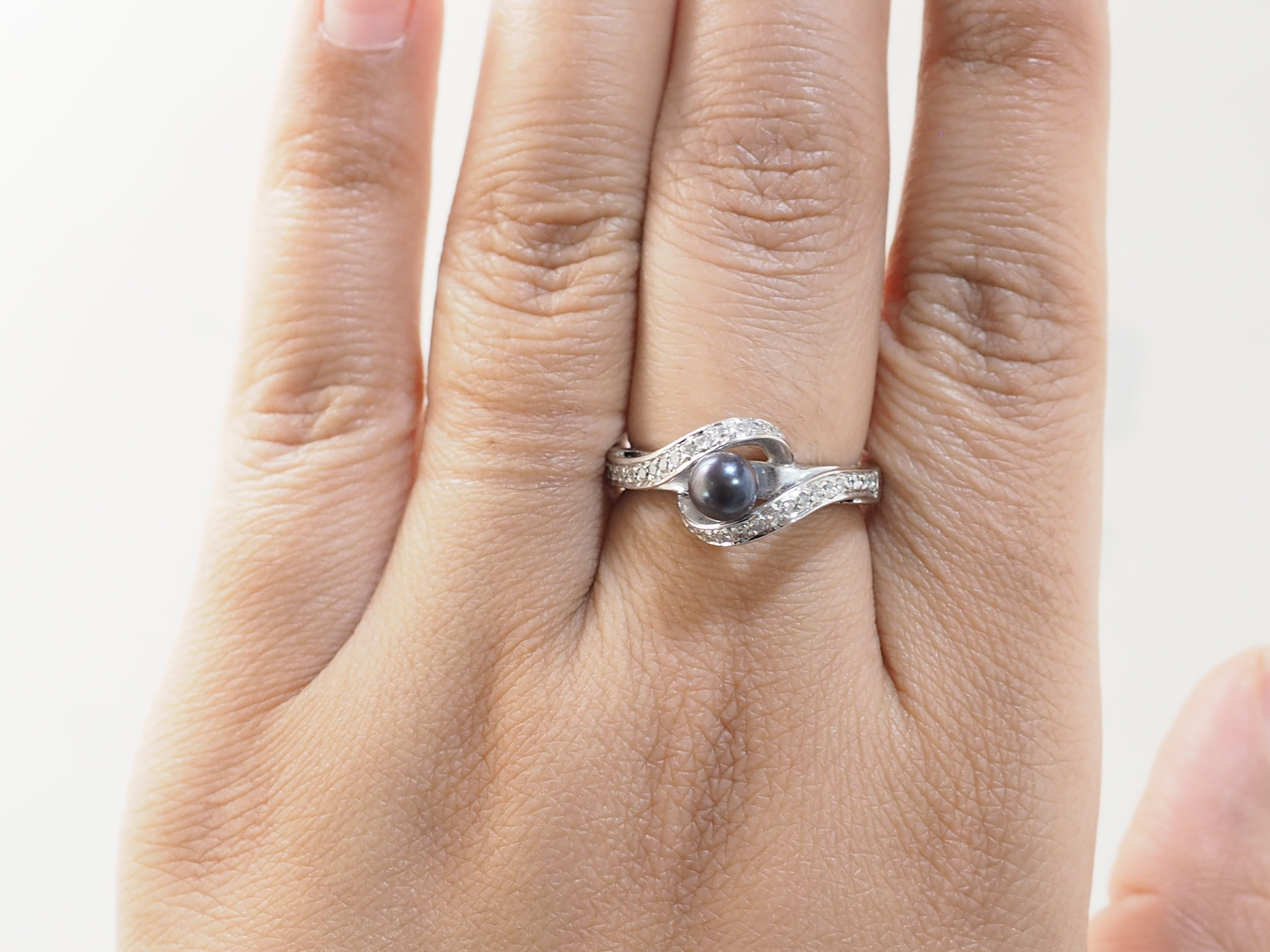 Bague en or blanc, perle de Tahiti et diamants