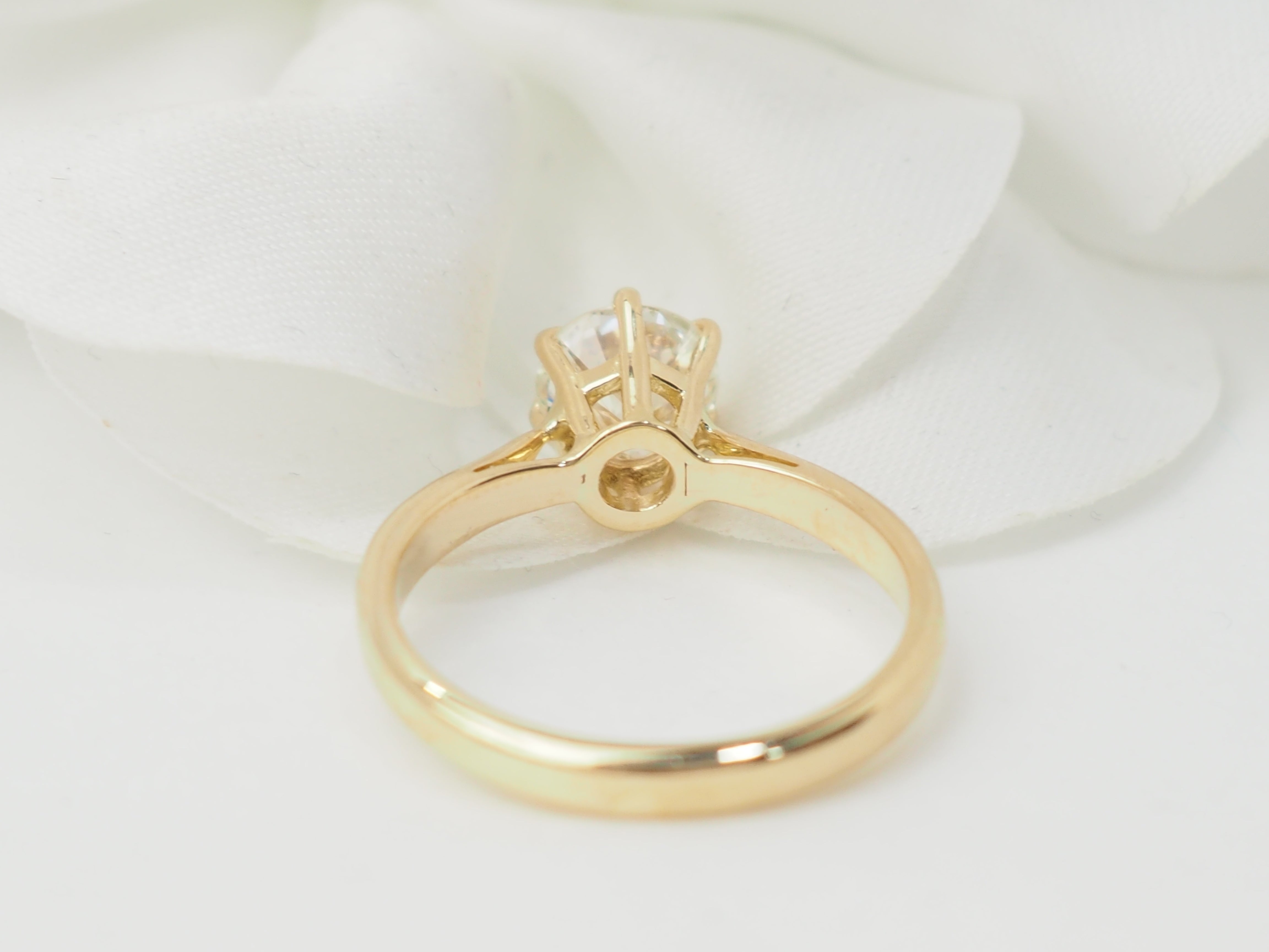 Bague solitaire en or jaune et diamant 0.97ct