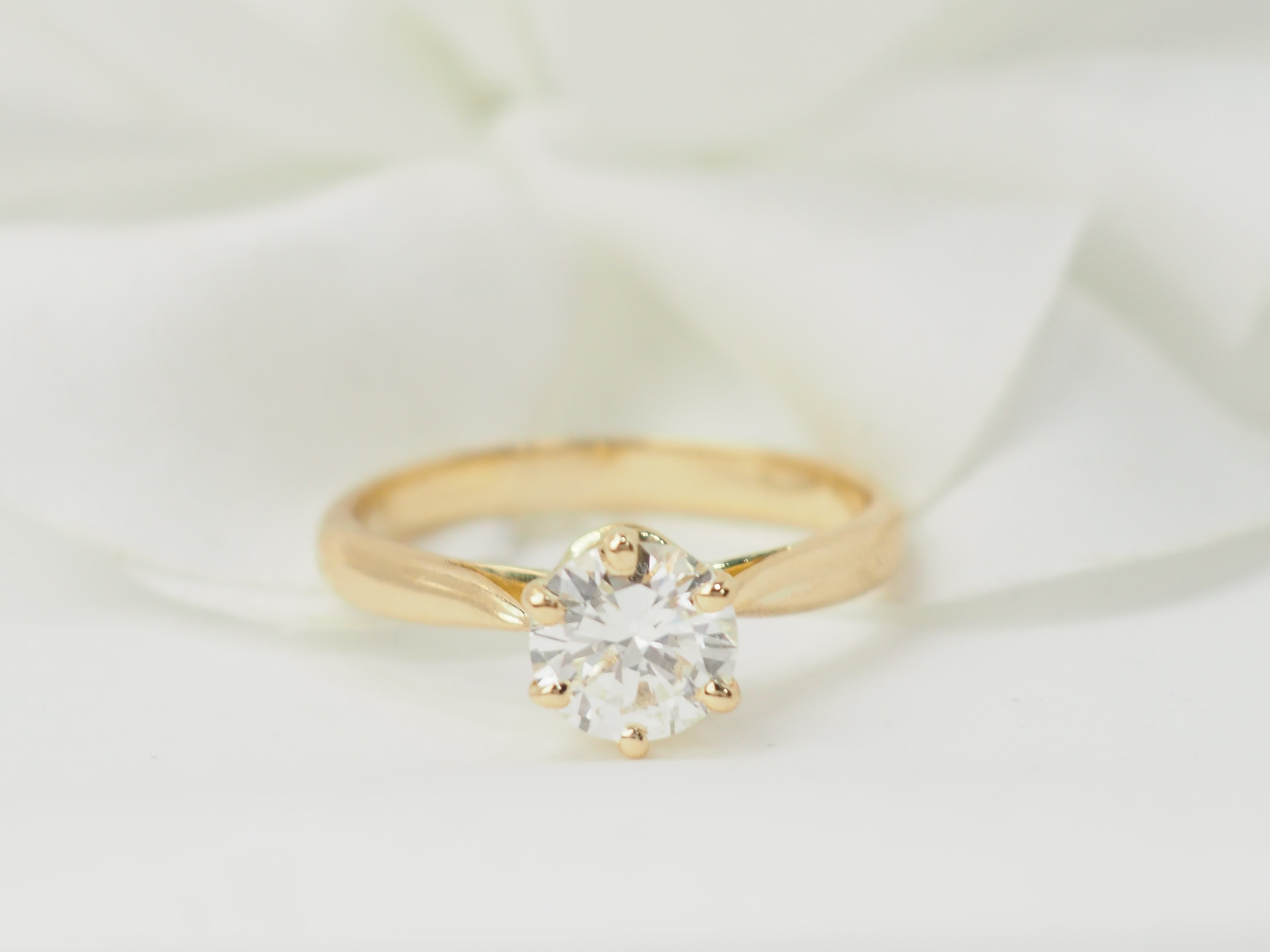 Bague solitaire en or jaune et diamant 0.97ct