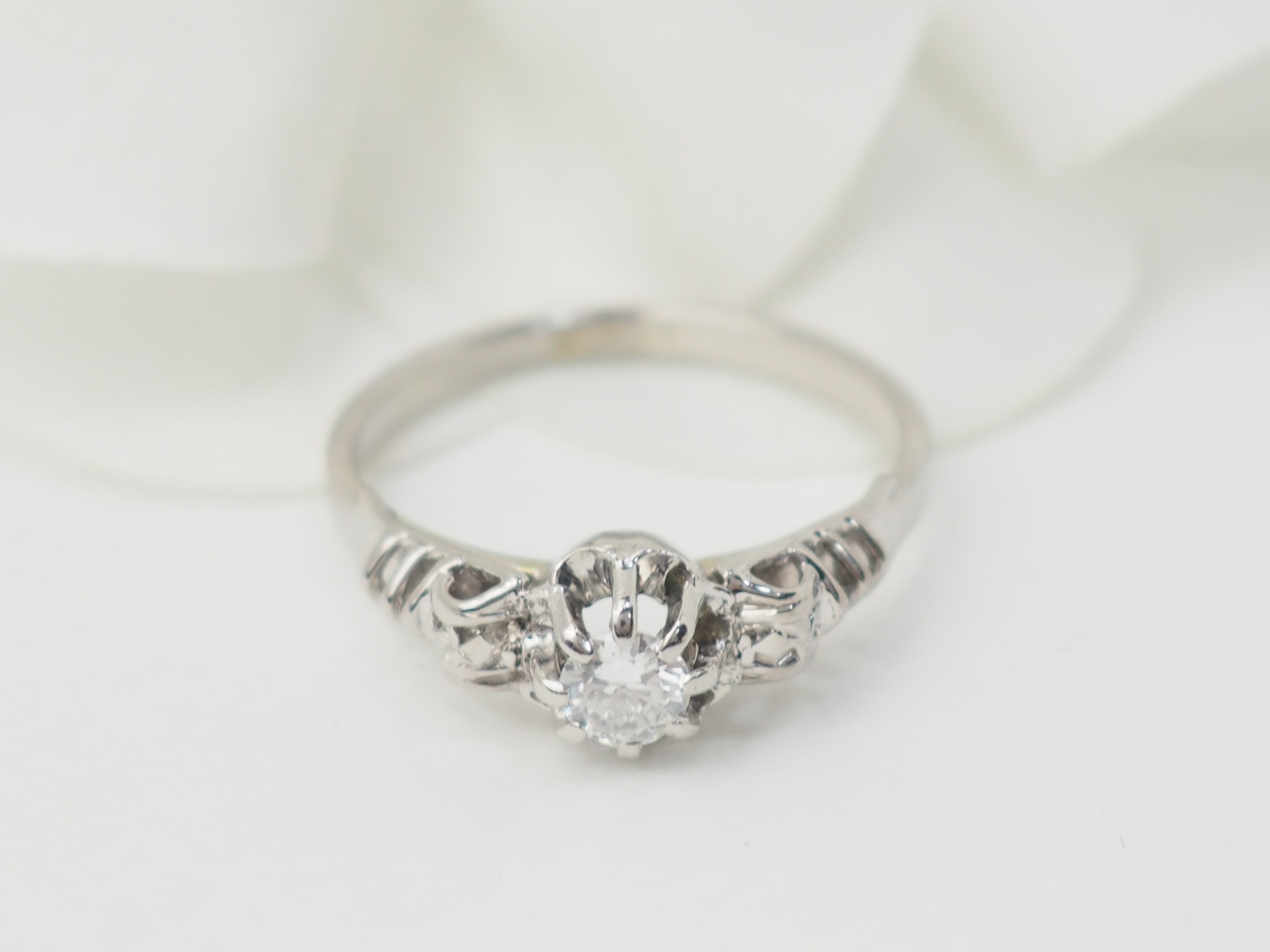 Bague solitaire en or blanc et platine, diamant 0,23ct