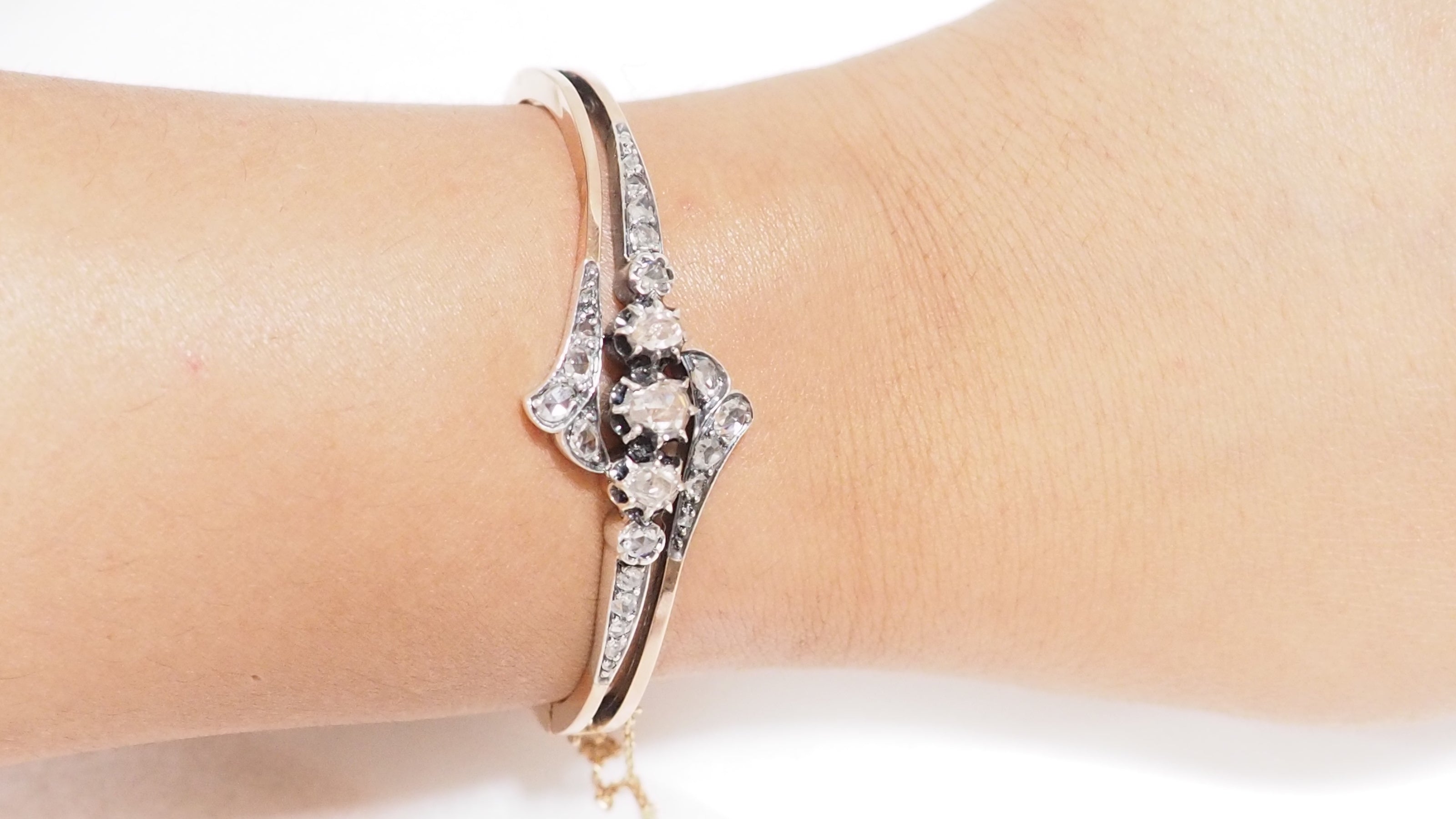 Bracelet ancien du XIX ème siècle en or rose et argent serti de diamants