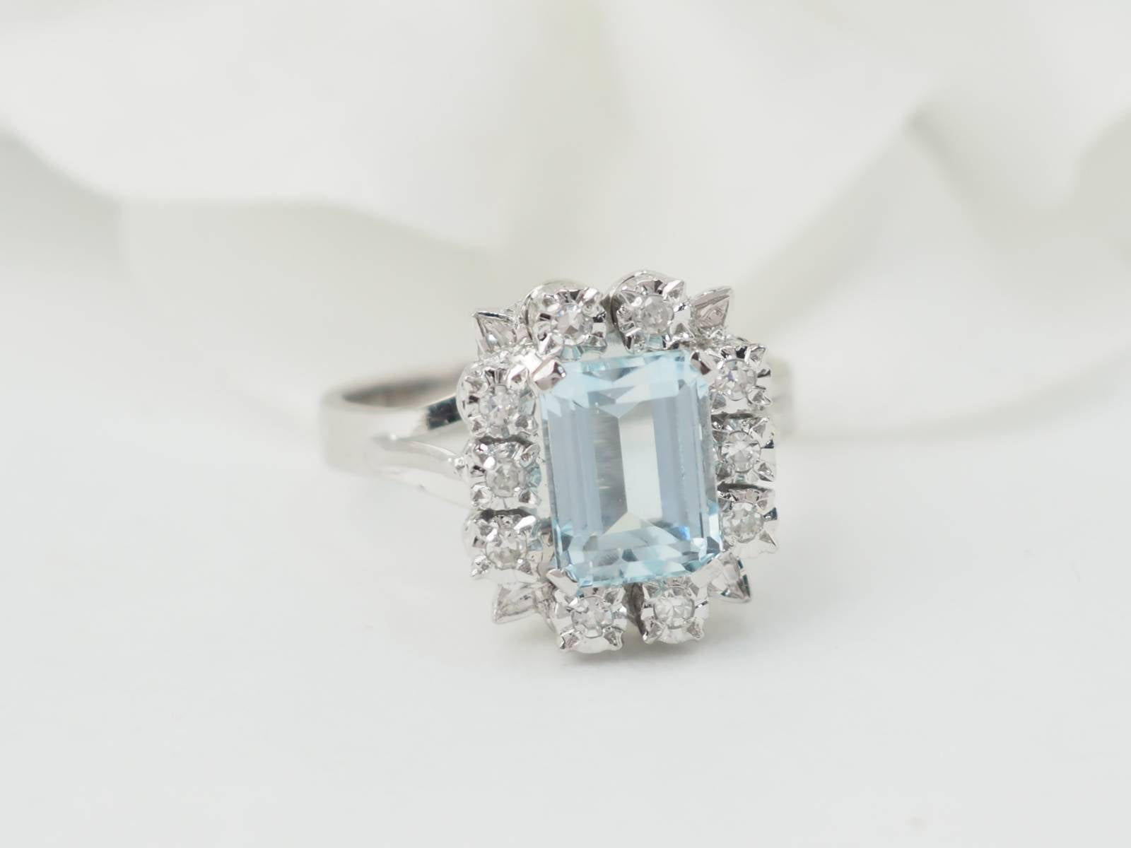 Bague en or blanc, aigue marine et diamants