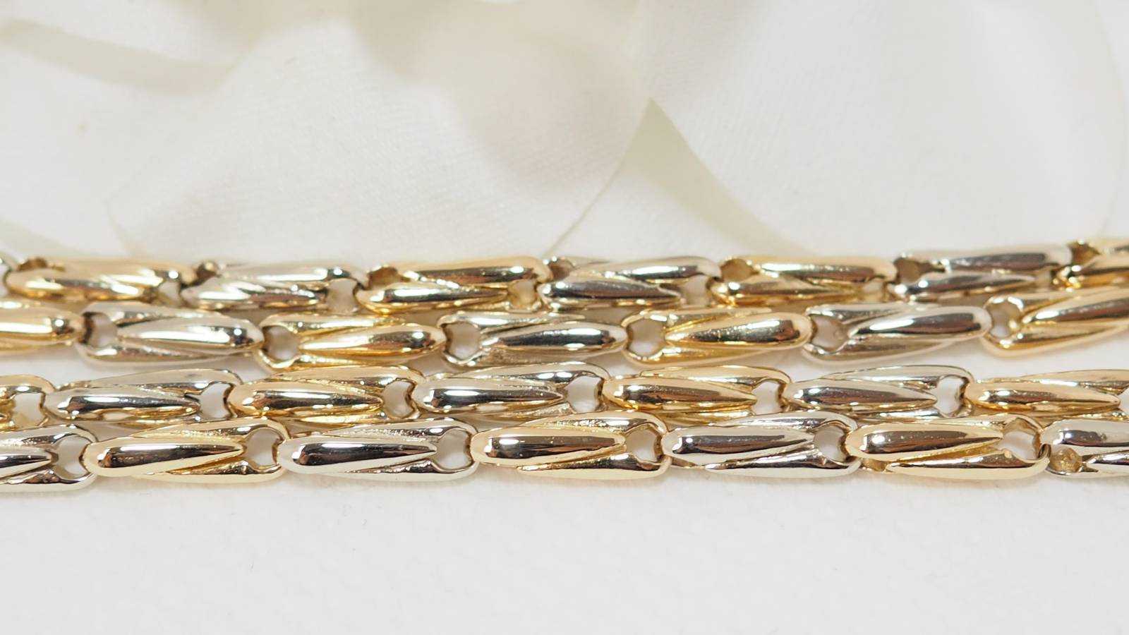 Collier Sautoir Cartier vintage en or jaune maille grain d'avoine