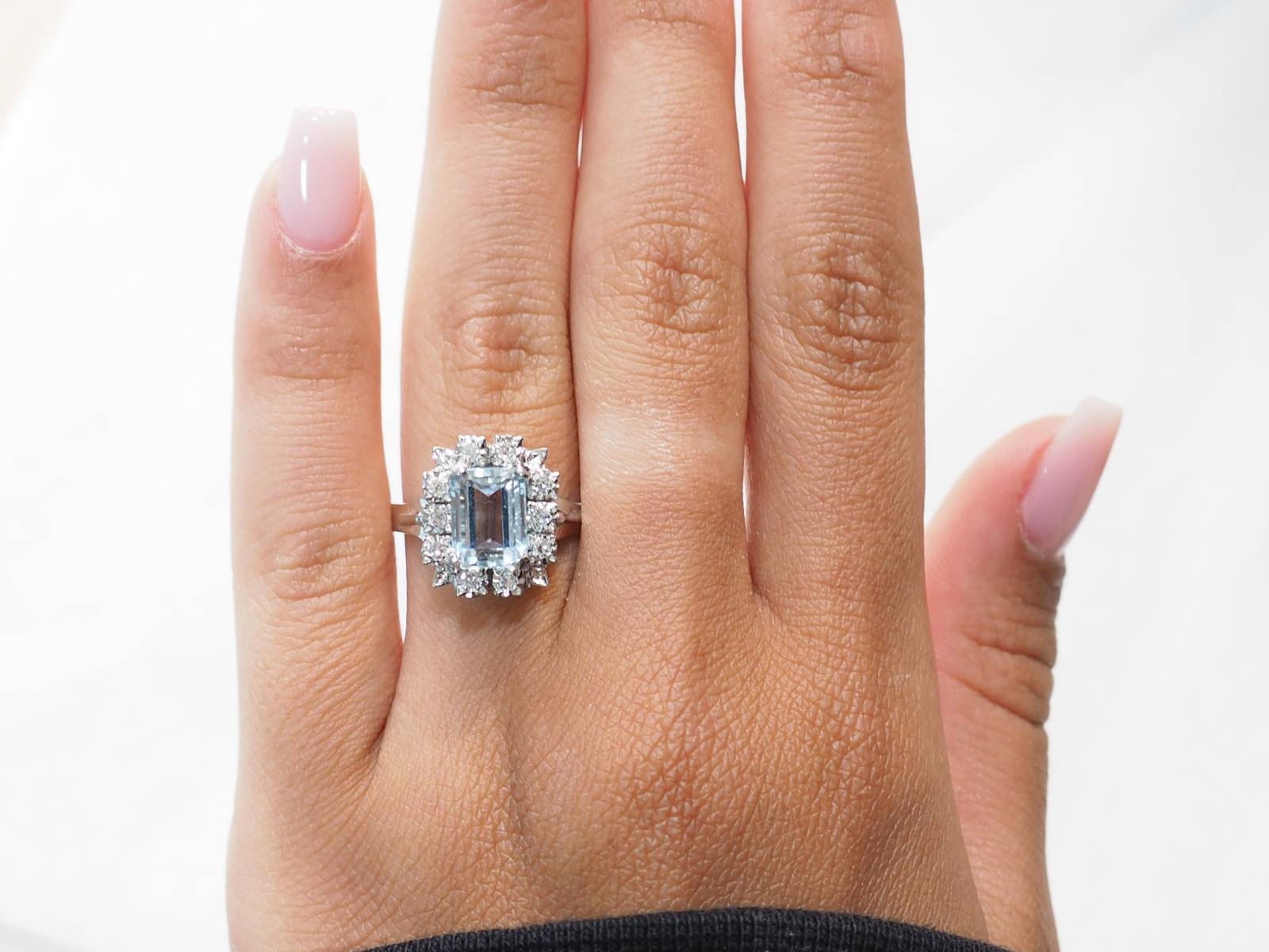 Bague en or blanc, aigue marine et diamants