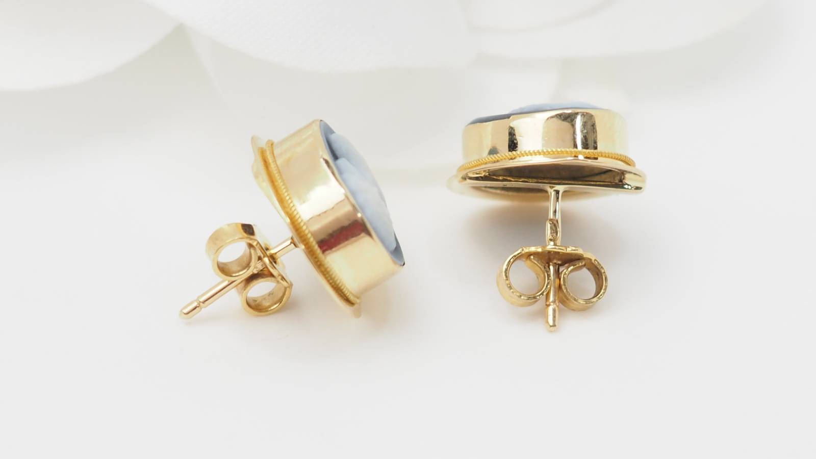 Boucles d'oreilles en or jaune 18kt 750 et camée sur onyx