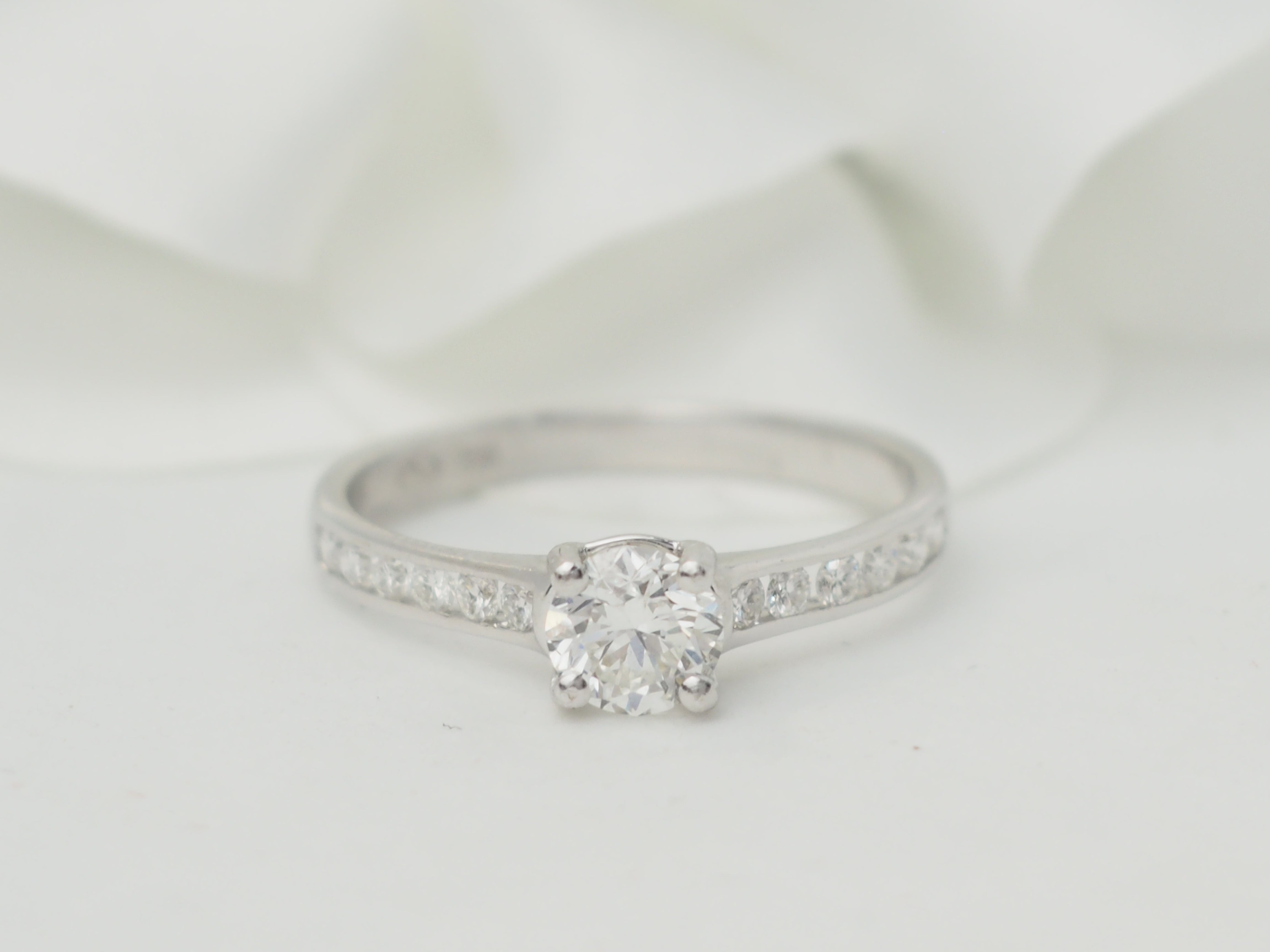 Bague solitaire en or blanc et diamant 0.48ct