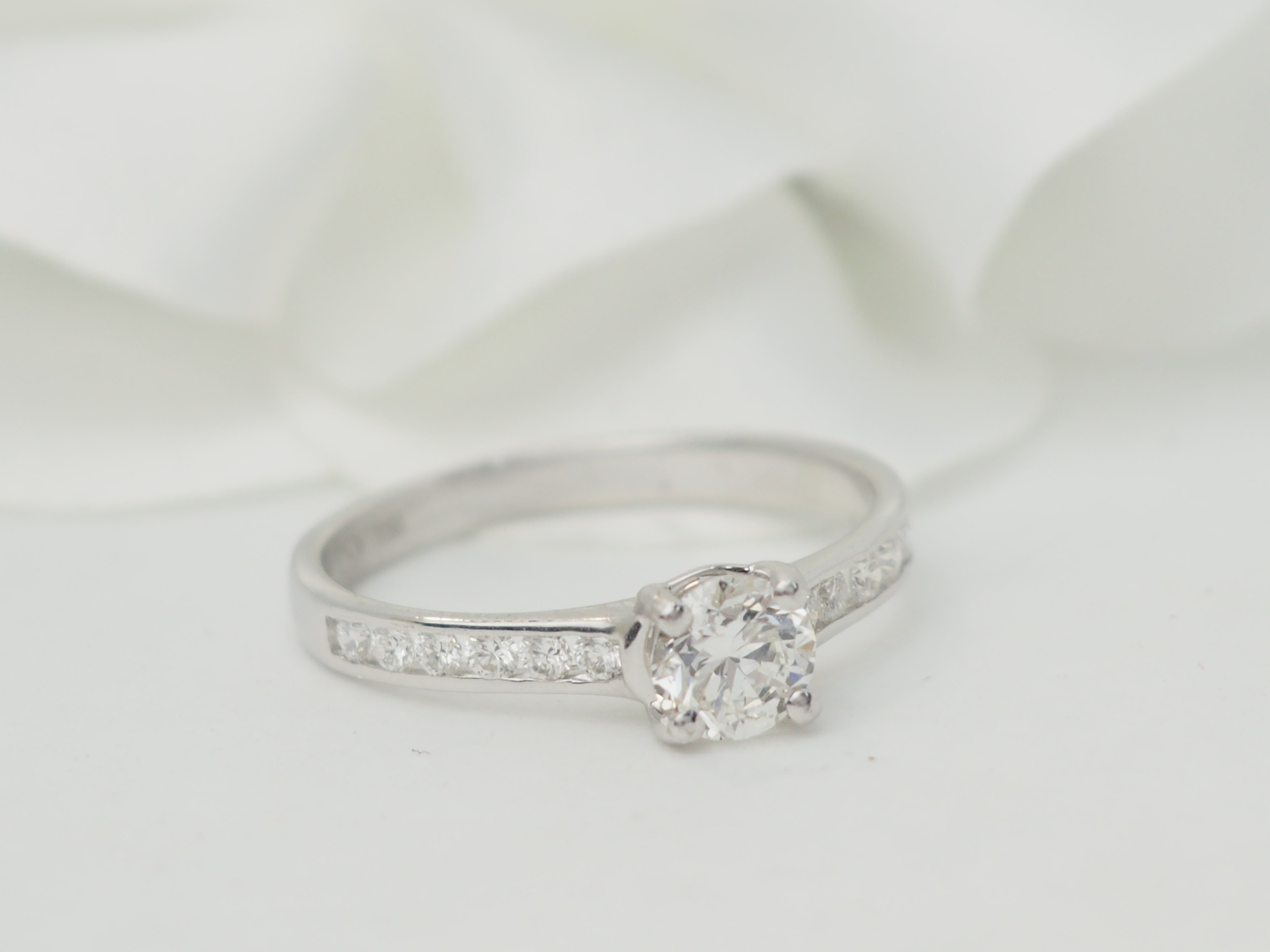 Bague solitaire en or blanc et diamant 0.48ct