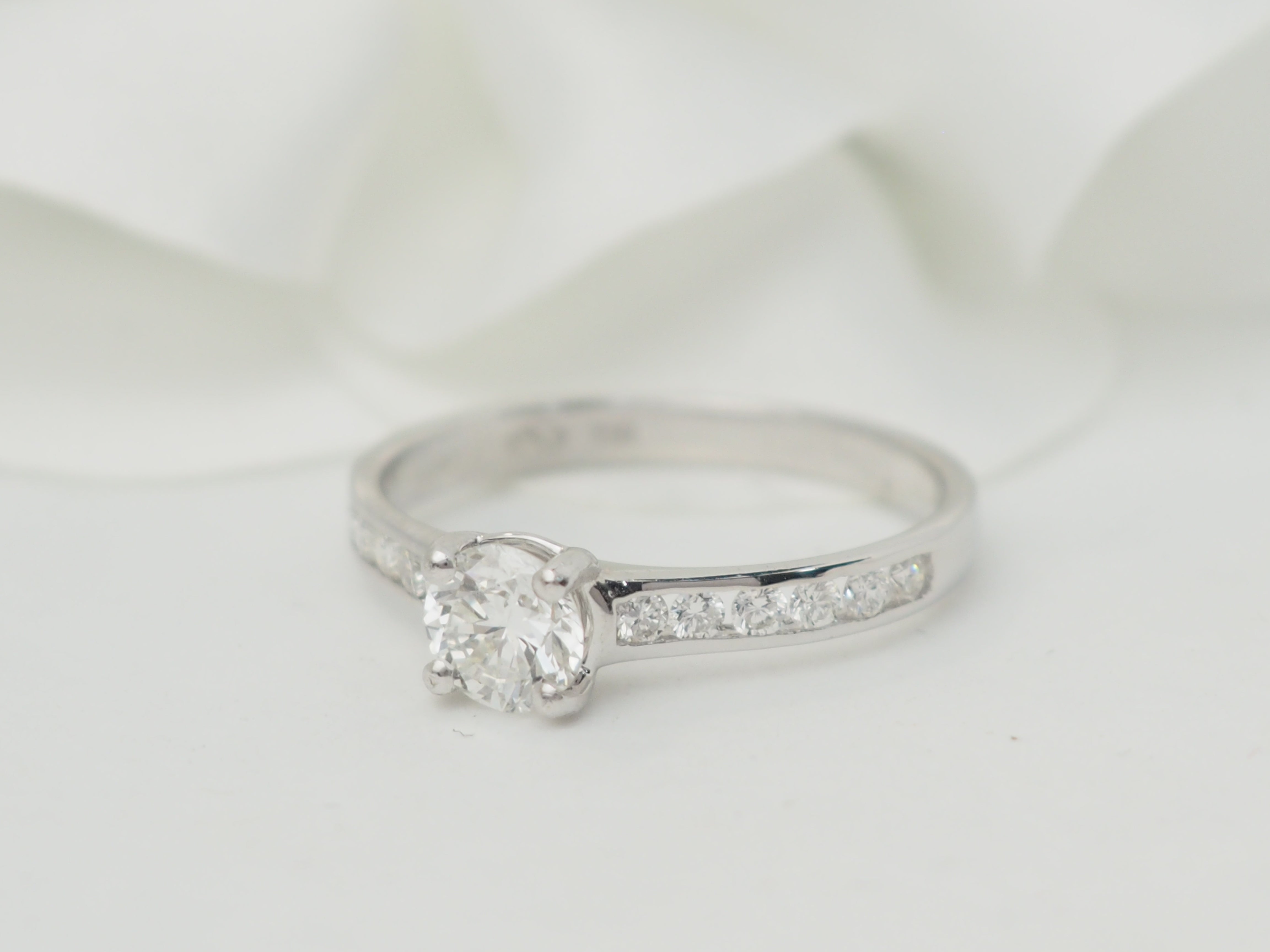 Bague solitaire en or blanc et diamant 0.48ct