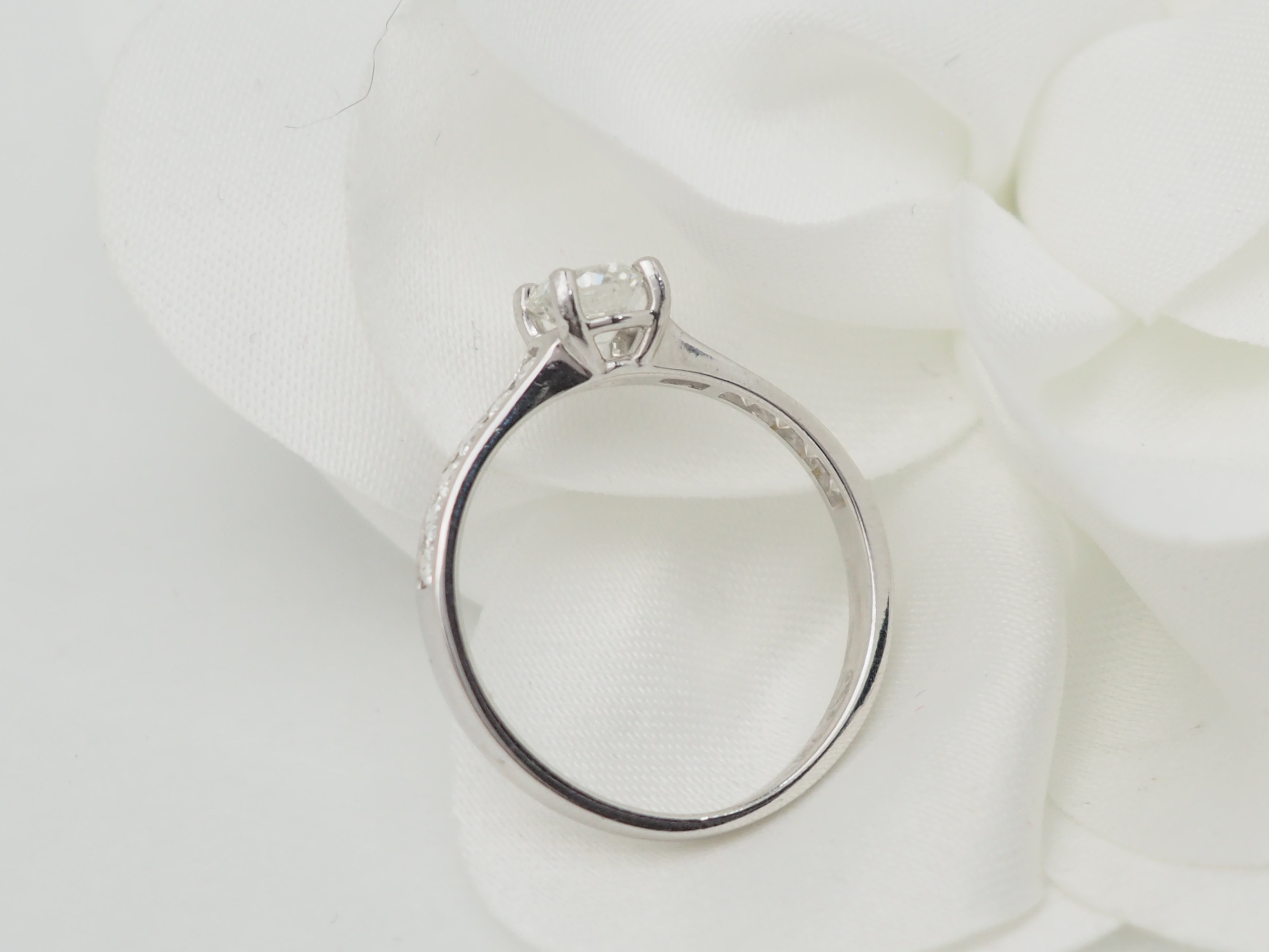 Bague solitaire en or blanc et diamant 0.48ct