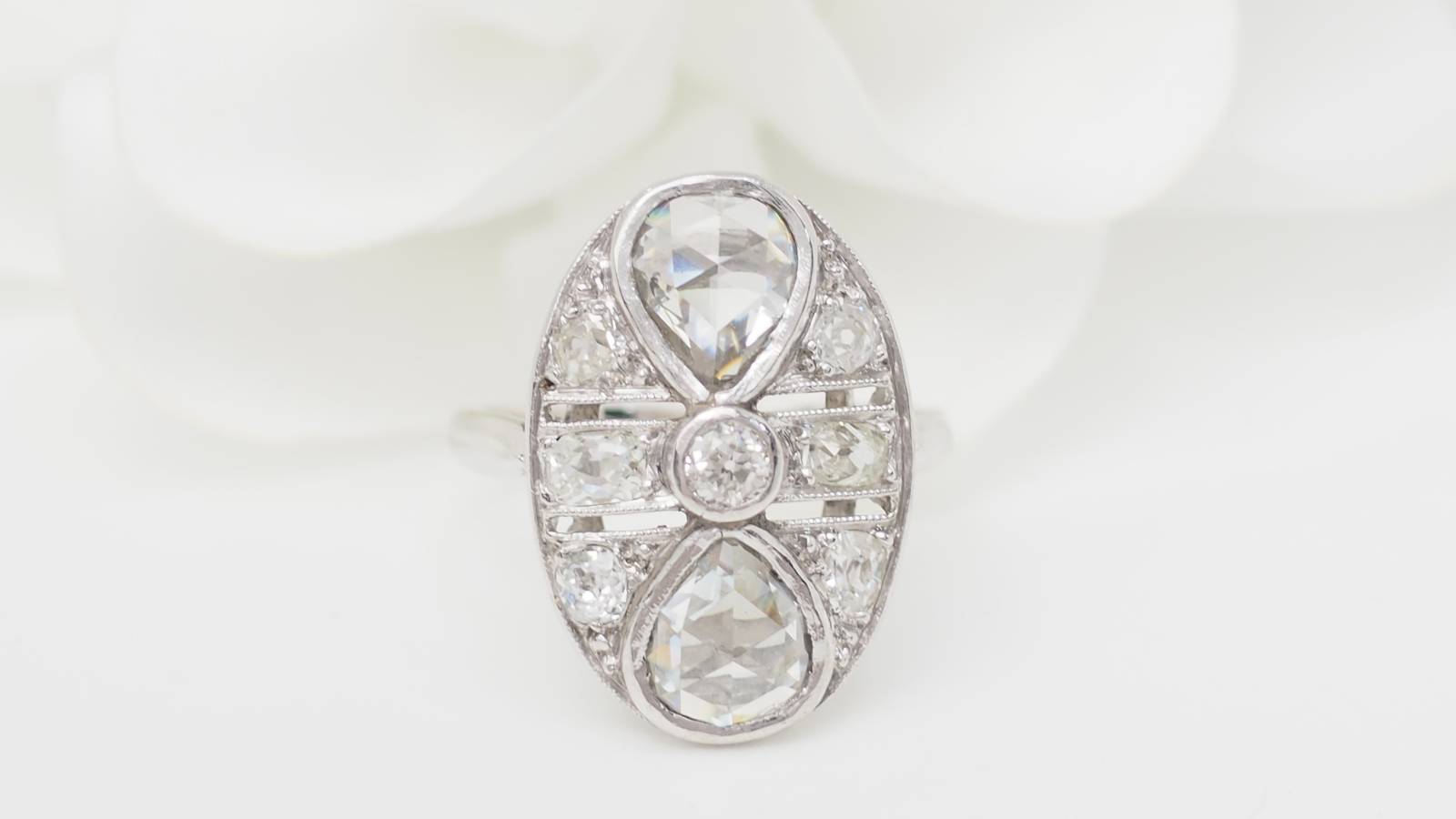 Bague Art Déco en or blanc et diamants