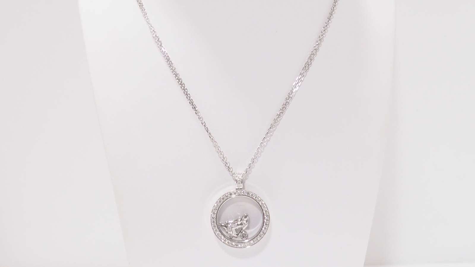 Collier Chopard "happy Diamonds" en or blanc et diamants