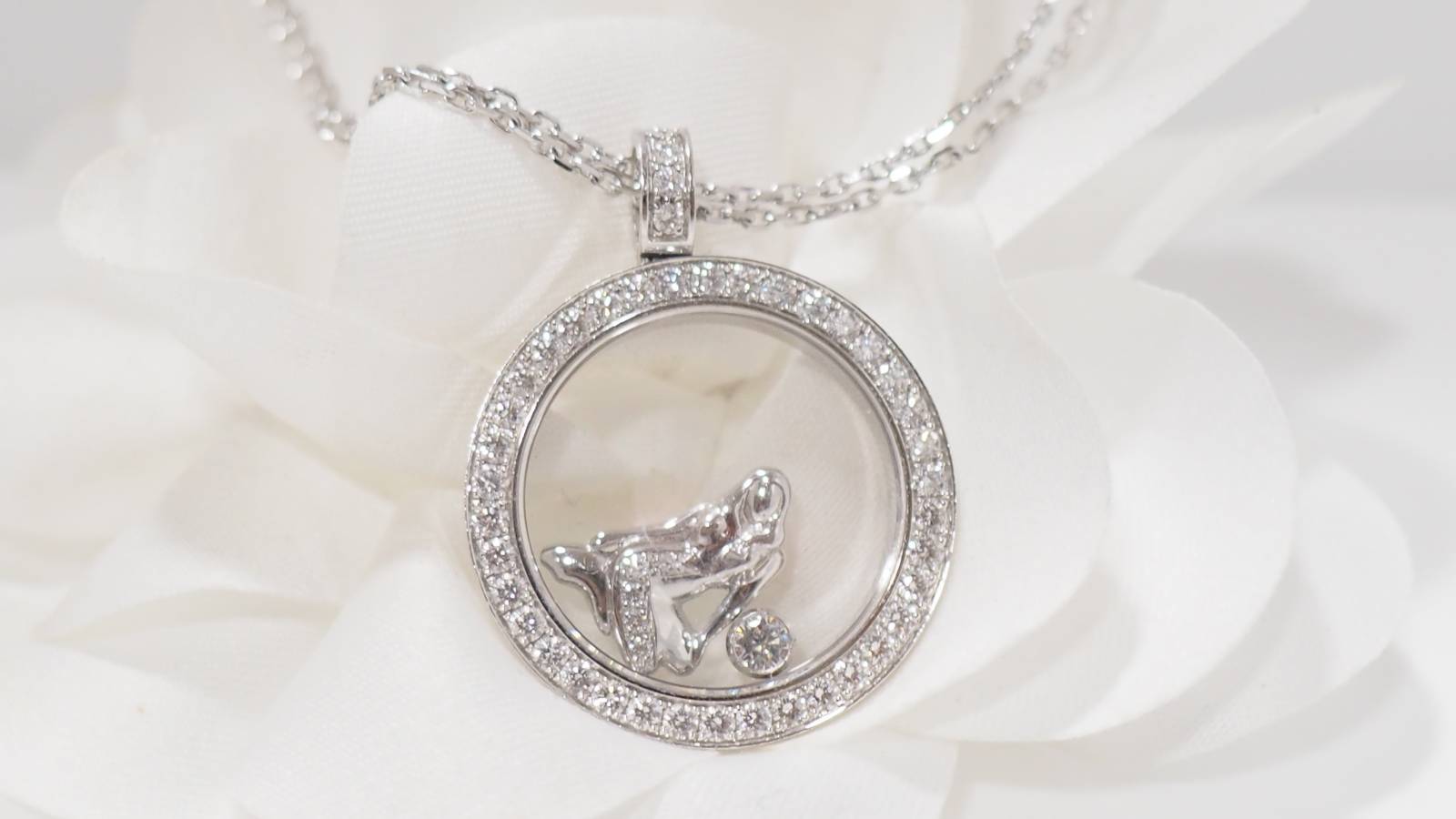 Collier Chopard "happy Diamonds" en or blanc et diamants