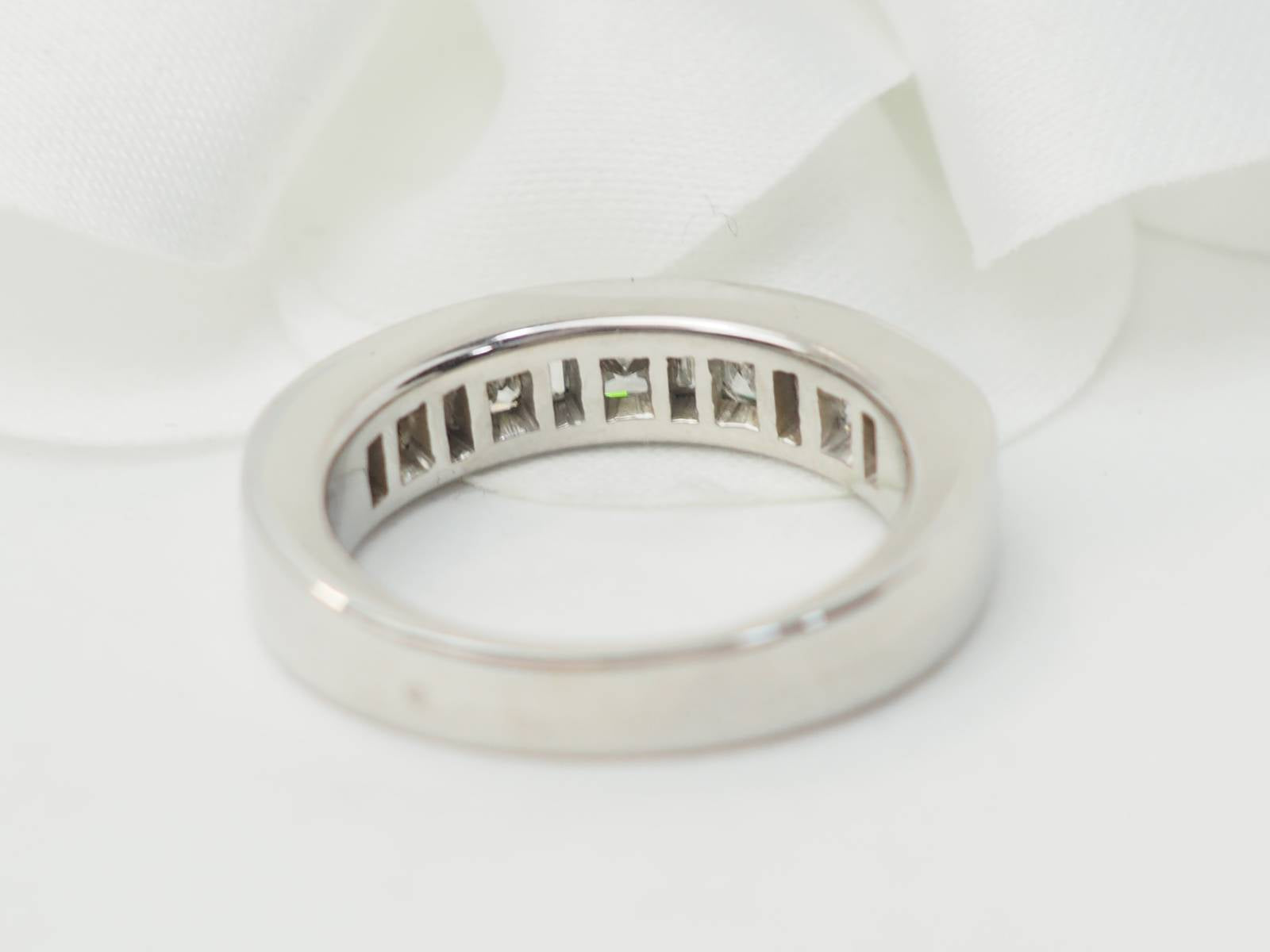 Demi alliance en or blanc et diamants 1.06cts