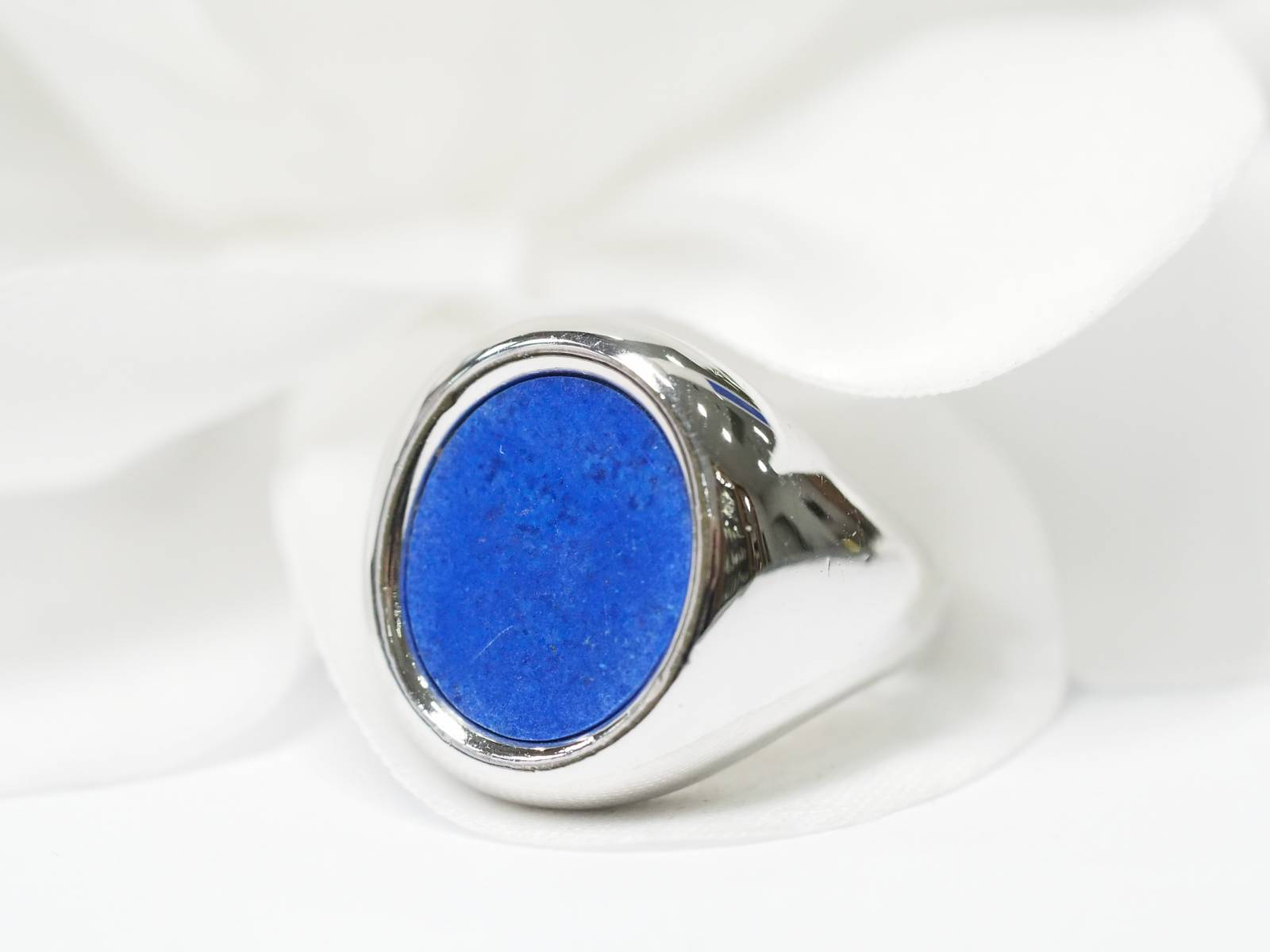 Boucheron, bague Or blanc Lapis-Lazuli