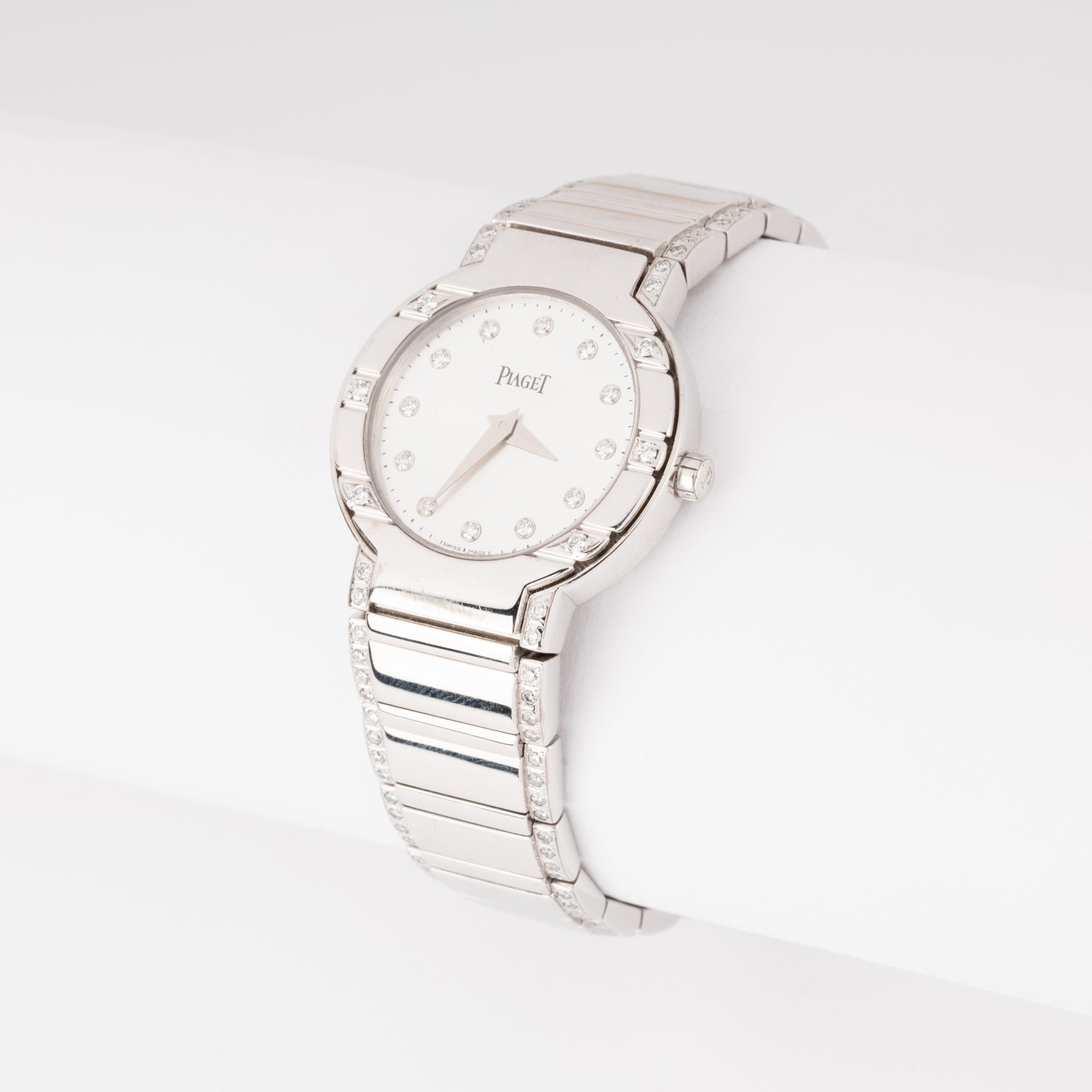 A Piaget "Polo" watch in white gold on white gold, diamonds