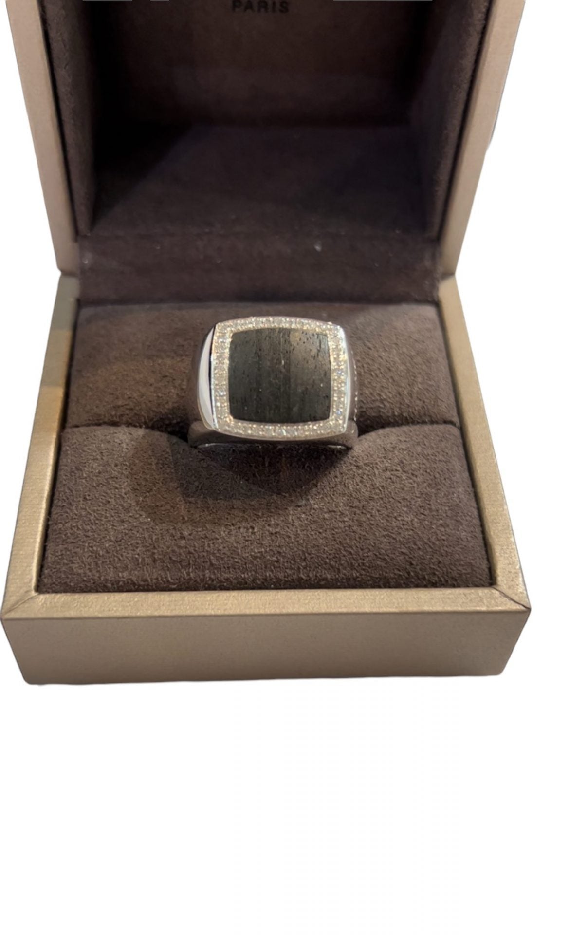 A Chaumet white gold and diamond signet ring