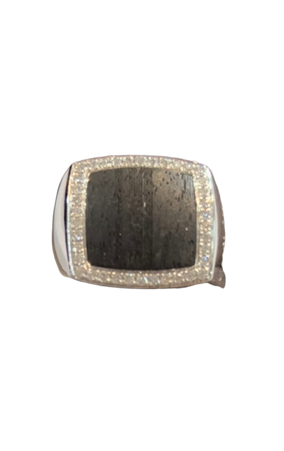 A Chaumet white gold and diamond signet ring
