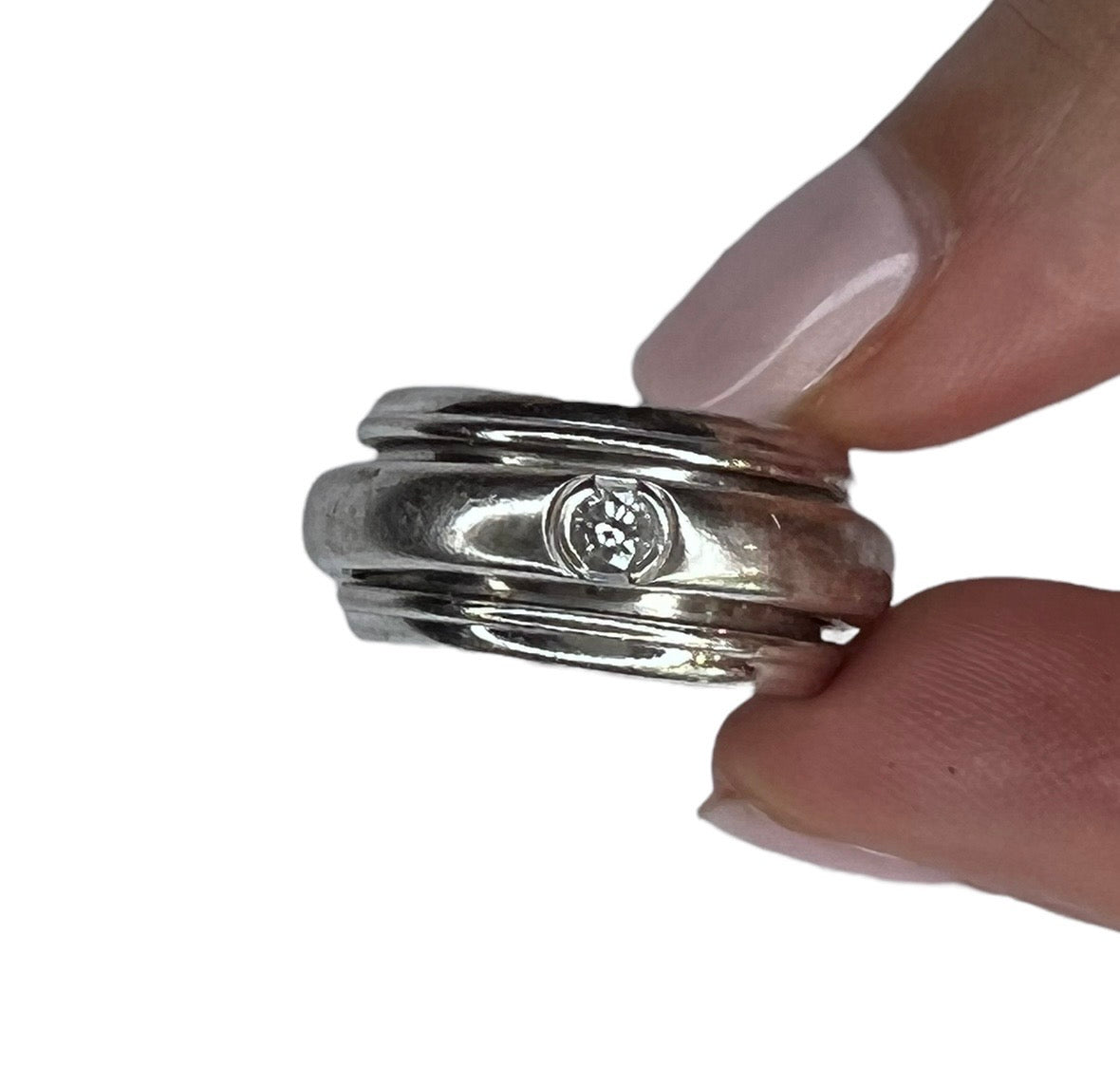 Une bague modèle"Possession" Piaget en or gris
