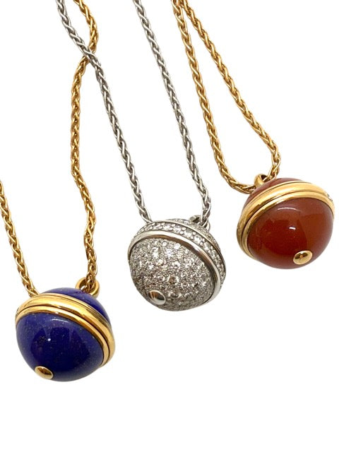 Piaget 3 colliers Possession en or jaune et or blanc diamants lapis lazuli cornaline