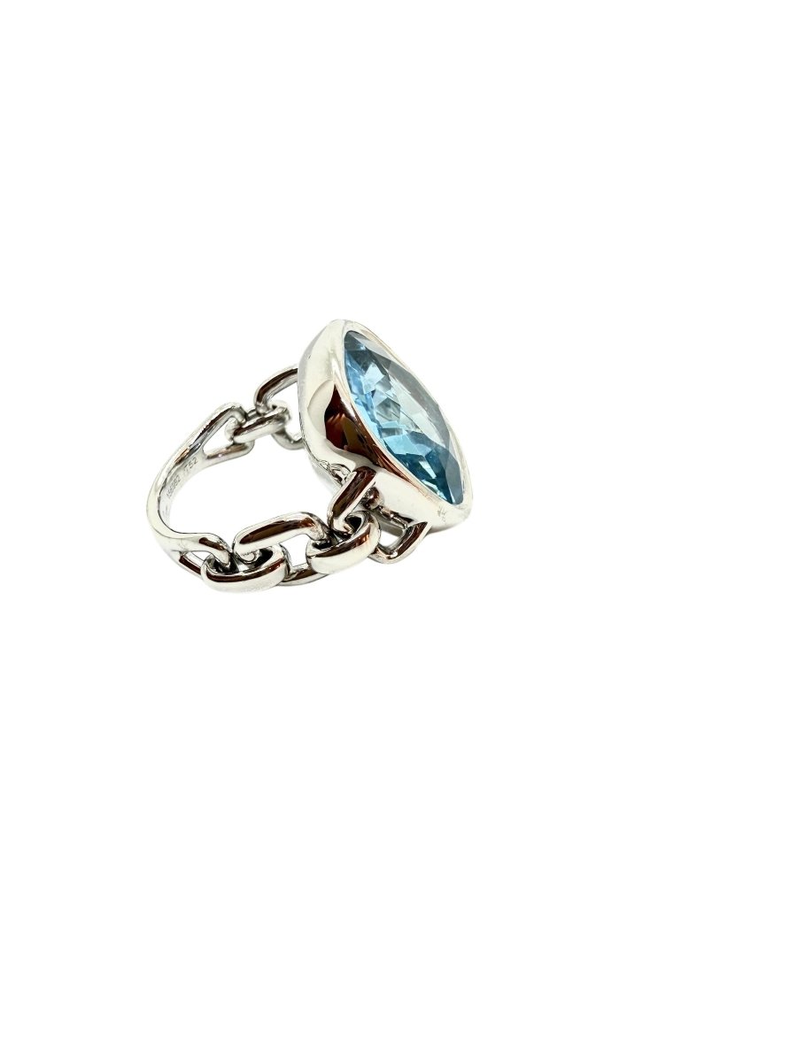 Poiray, bague collection "Indrani" en or gris et topaze bleue - Maison Eloe