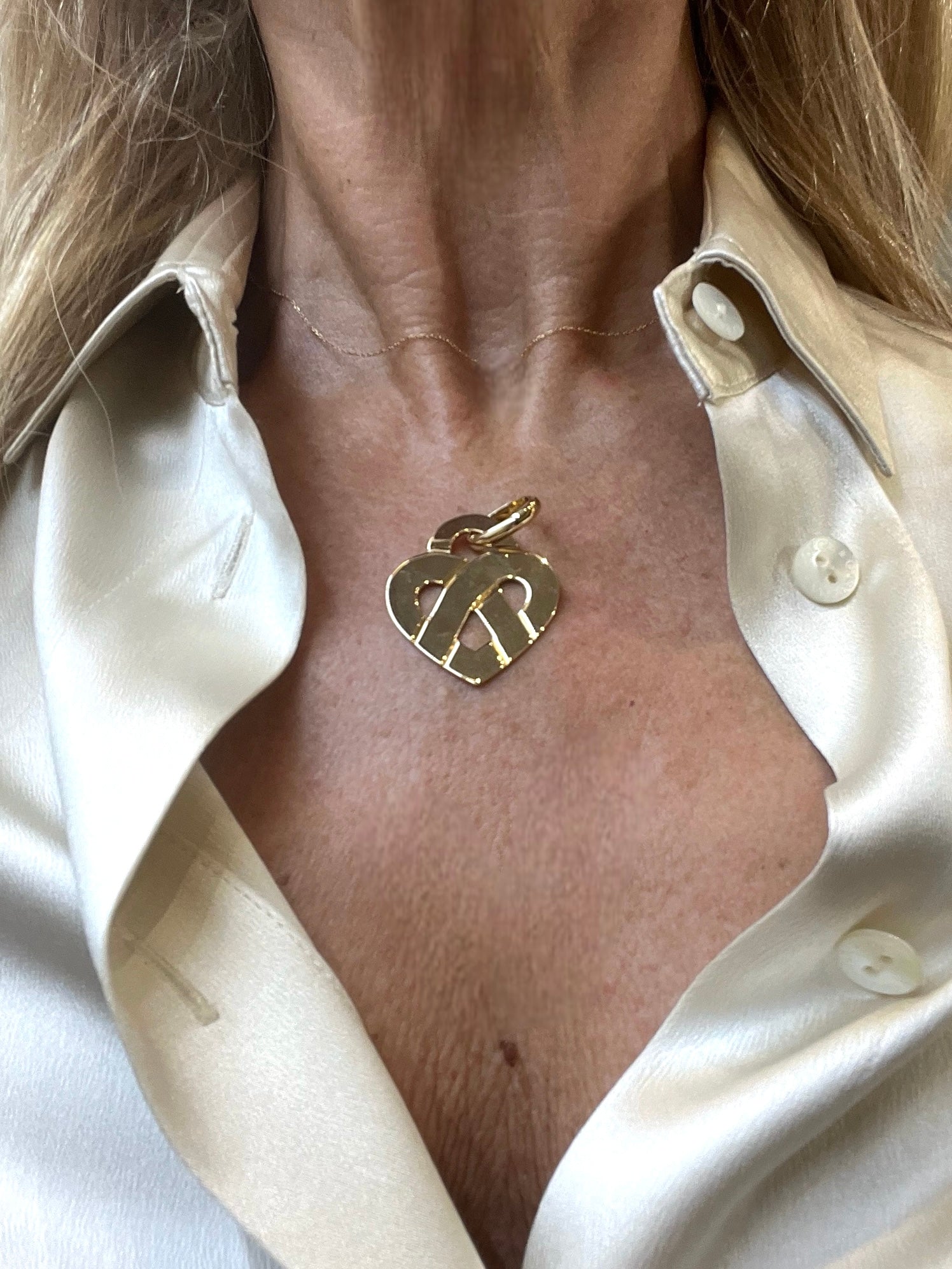 Poiray, Intertwined Heart Pendant
