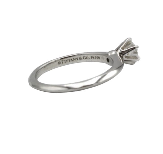 Tiffany & Co bague solitaire "Setting" en platine serti d'un diamant 0,45 ct