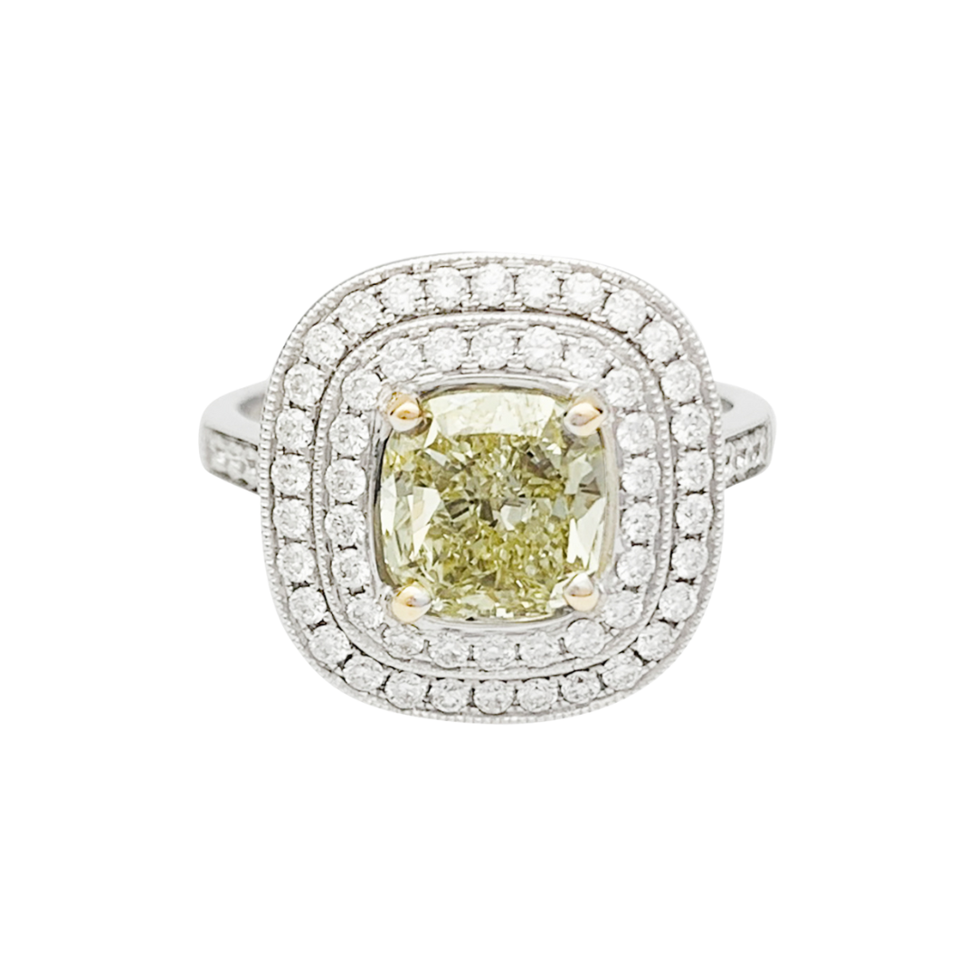 Bague or blanc, diamants et d'un diamant jaune de 2 carats