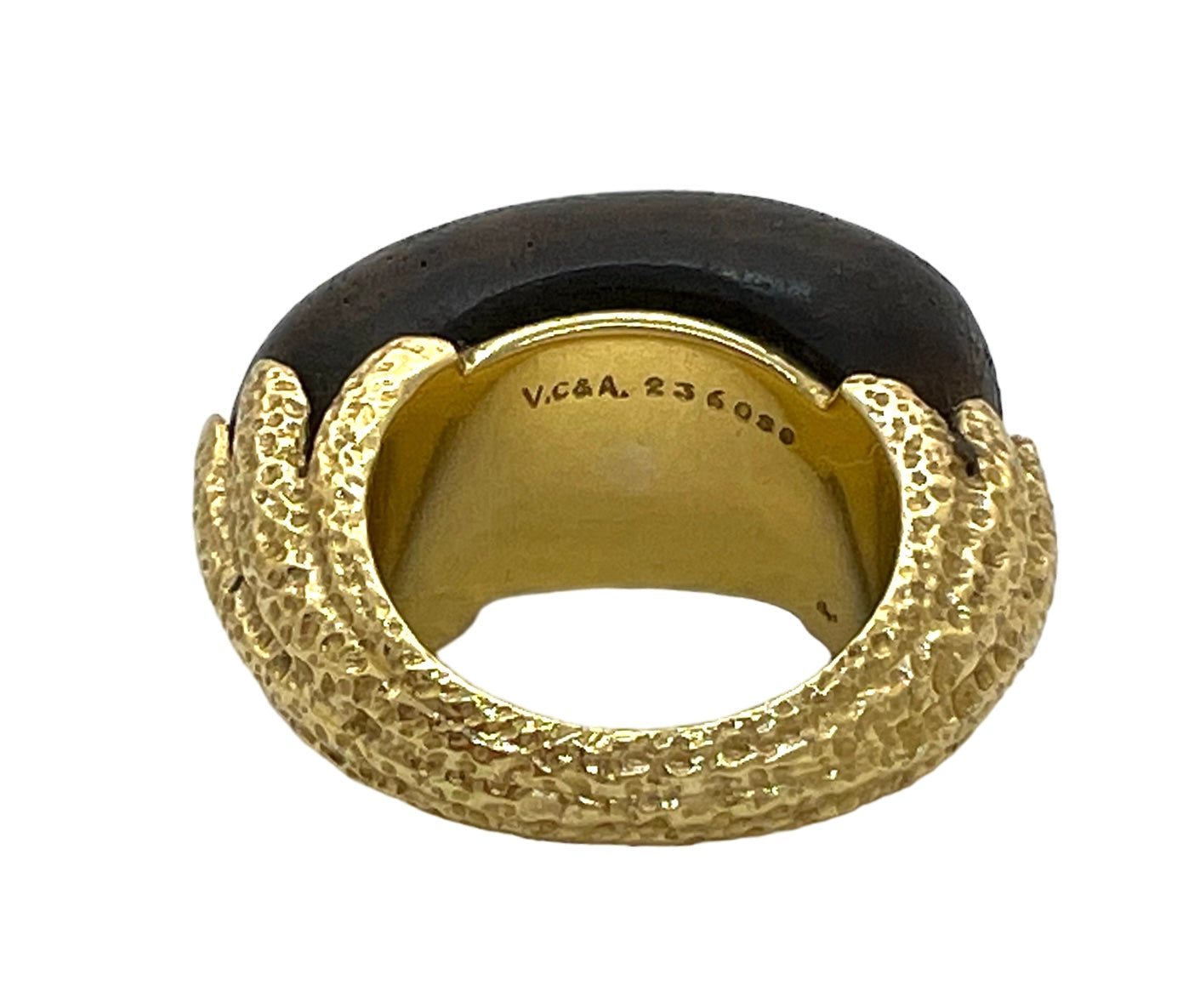 Van Cleef & Arpels ring in gold and wood