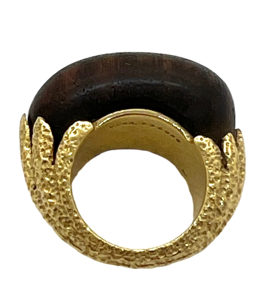 Van Cleef & Arpels ring in gold and wood