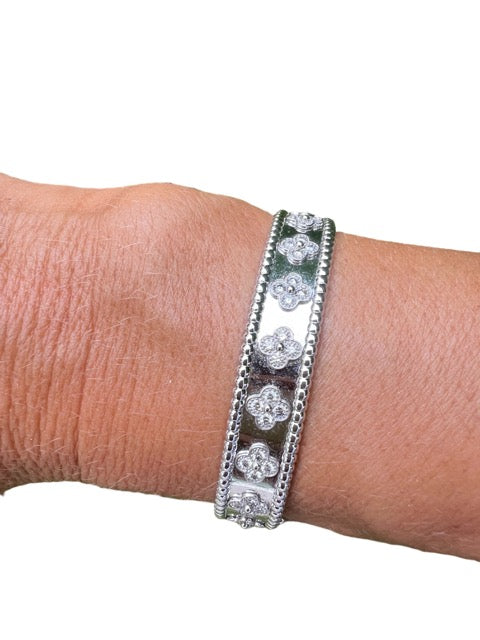 Van Cleef & Arpels, Bracelet « Perlée Trèfles »Or blanc Diamants