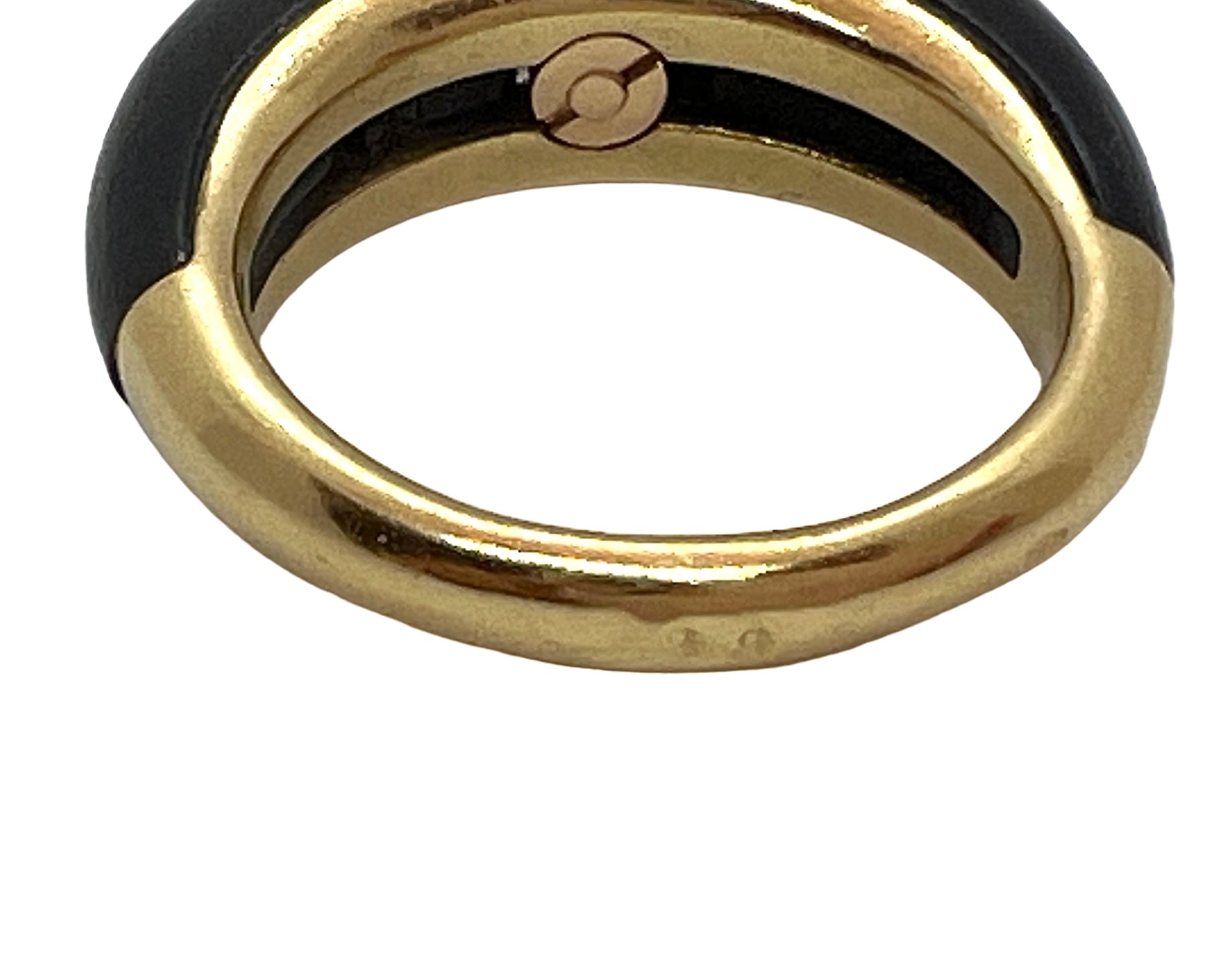 Van Cleef & Arpels, "Philippine" ring in yellow gold, onyx and diamonds
