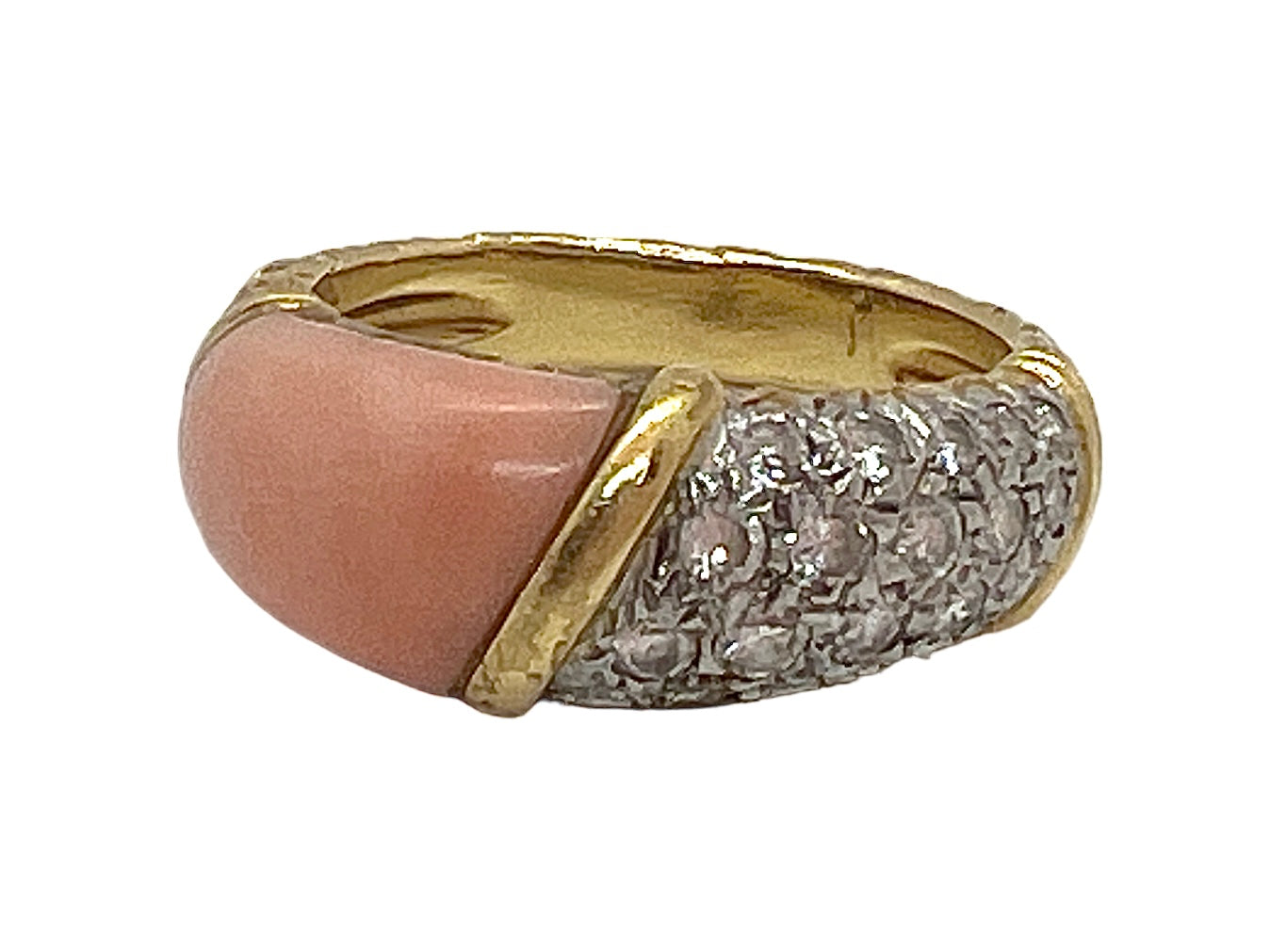 Van Cleef & Arpels, 18K yellow gold, coral and diamond ring