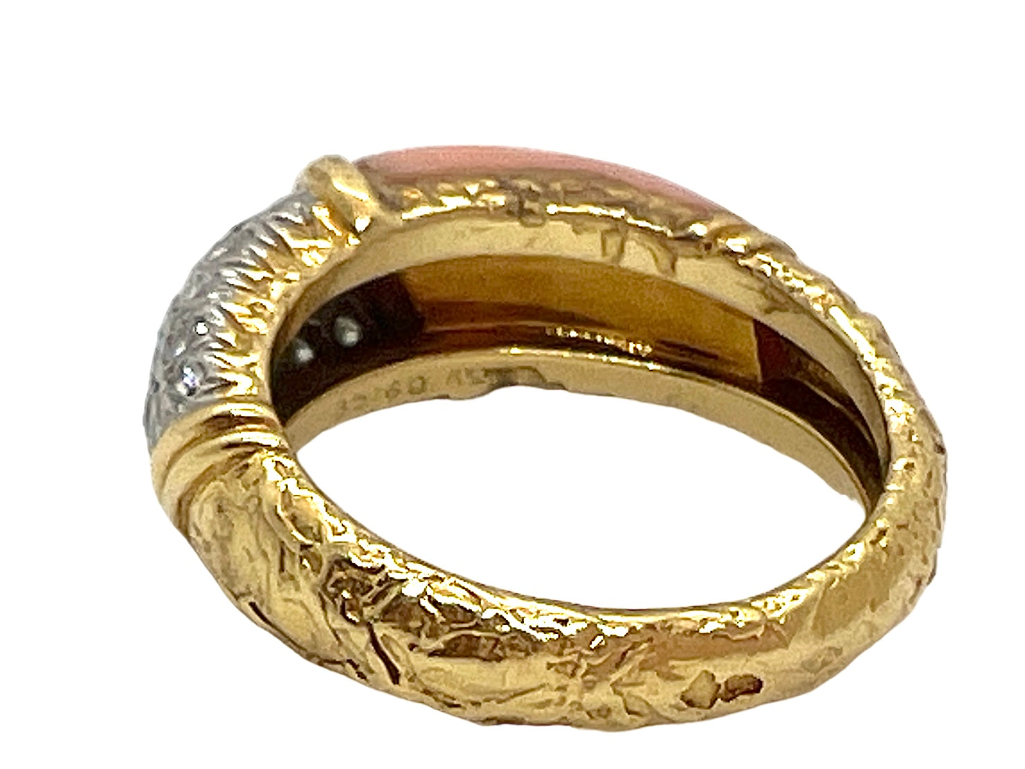Van Cleef & Arpels, 18K yellow gold, coral and diamond ring