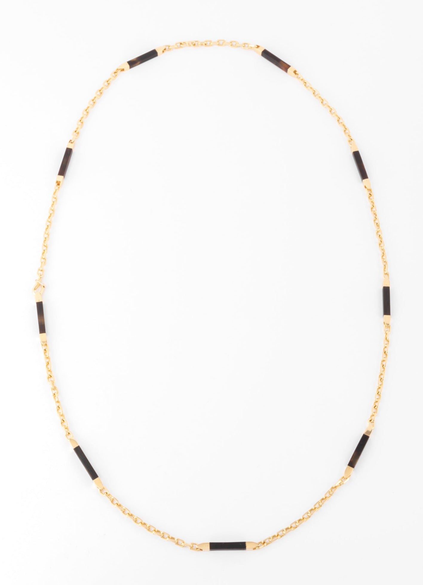 Yellow gold and tortoiseshell necklace from Cartier