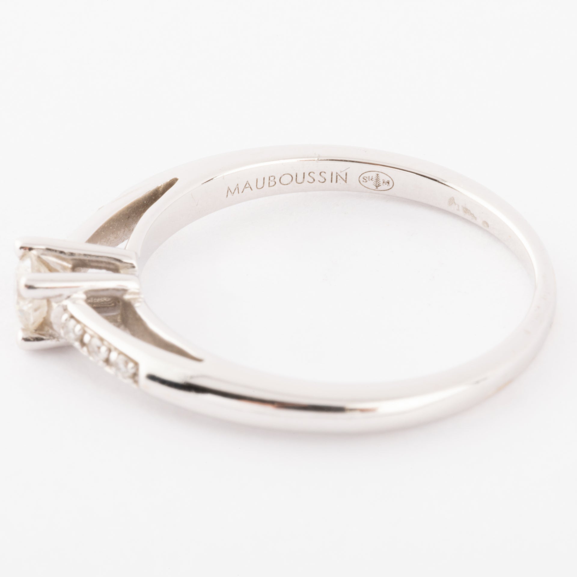 Solitaire signed Mauboussin.