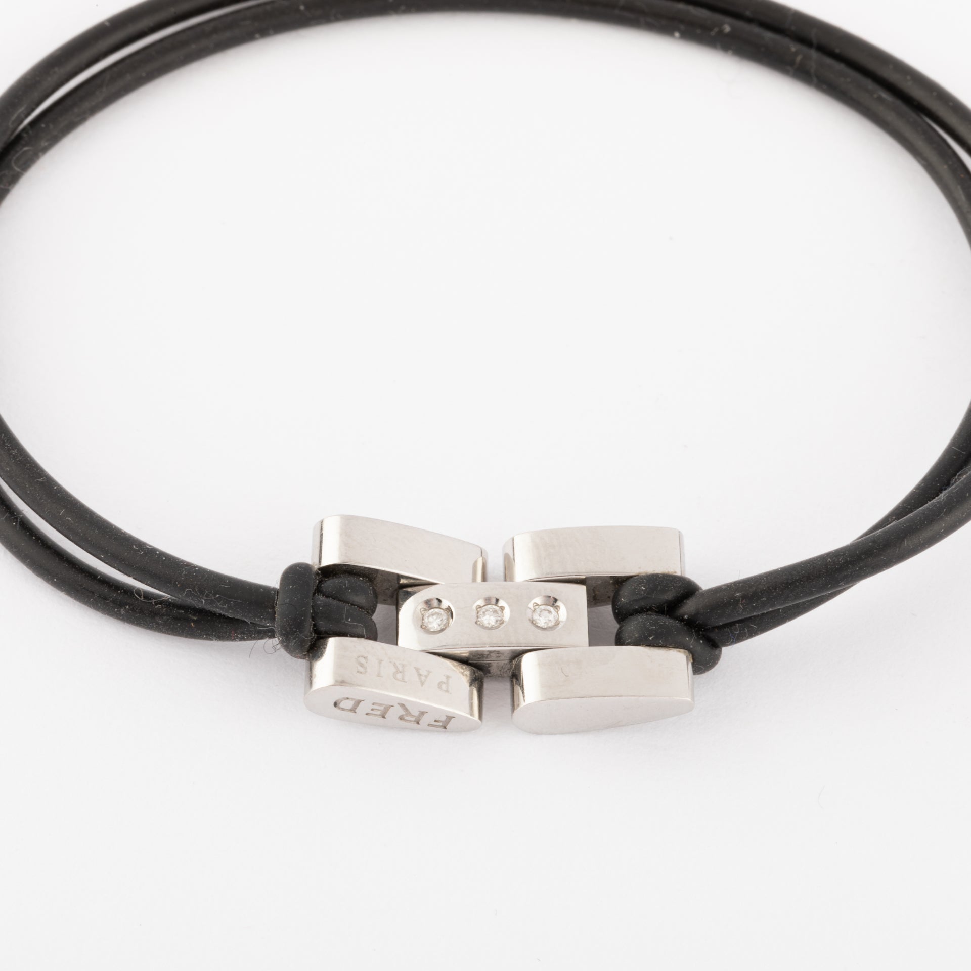 Une bracelet de la Maison Fred en acier