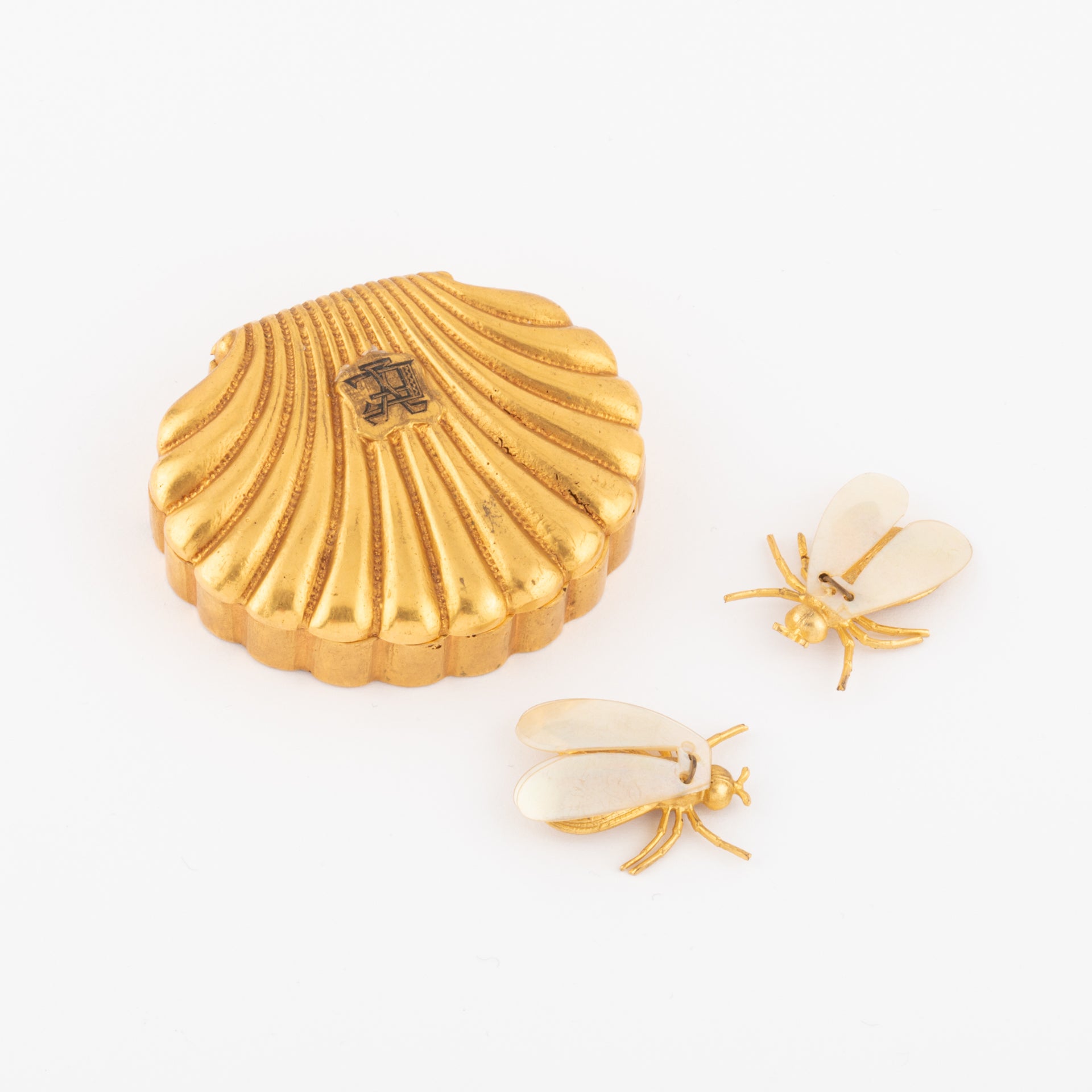 Shell box signed Line Vautrin