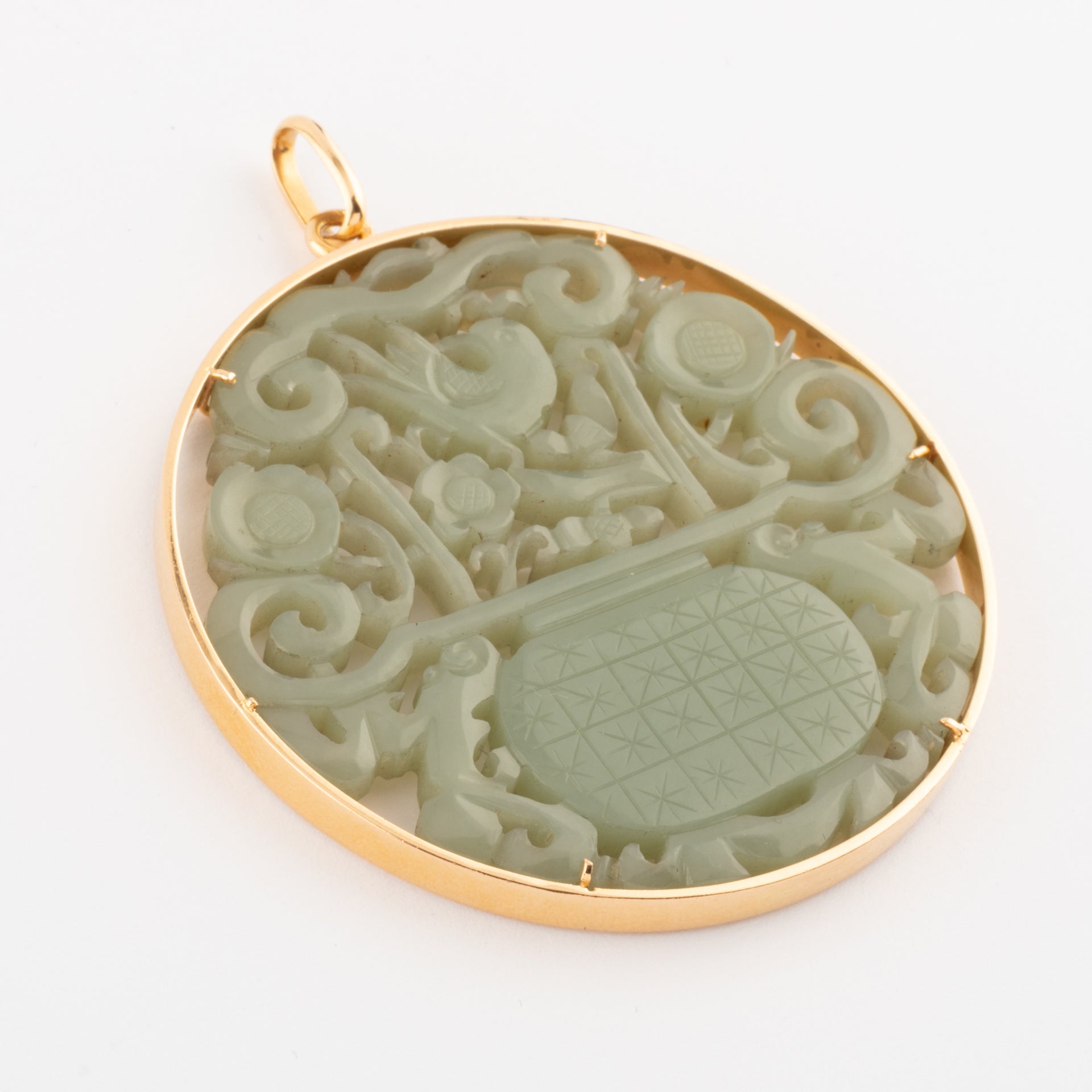Jade pendant on 18K gold setting