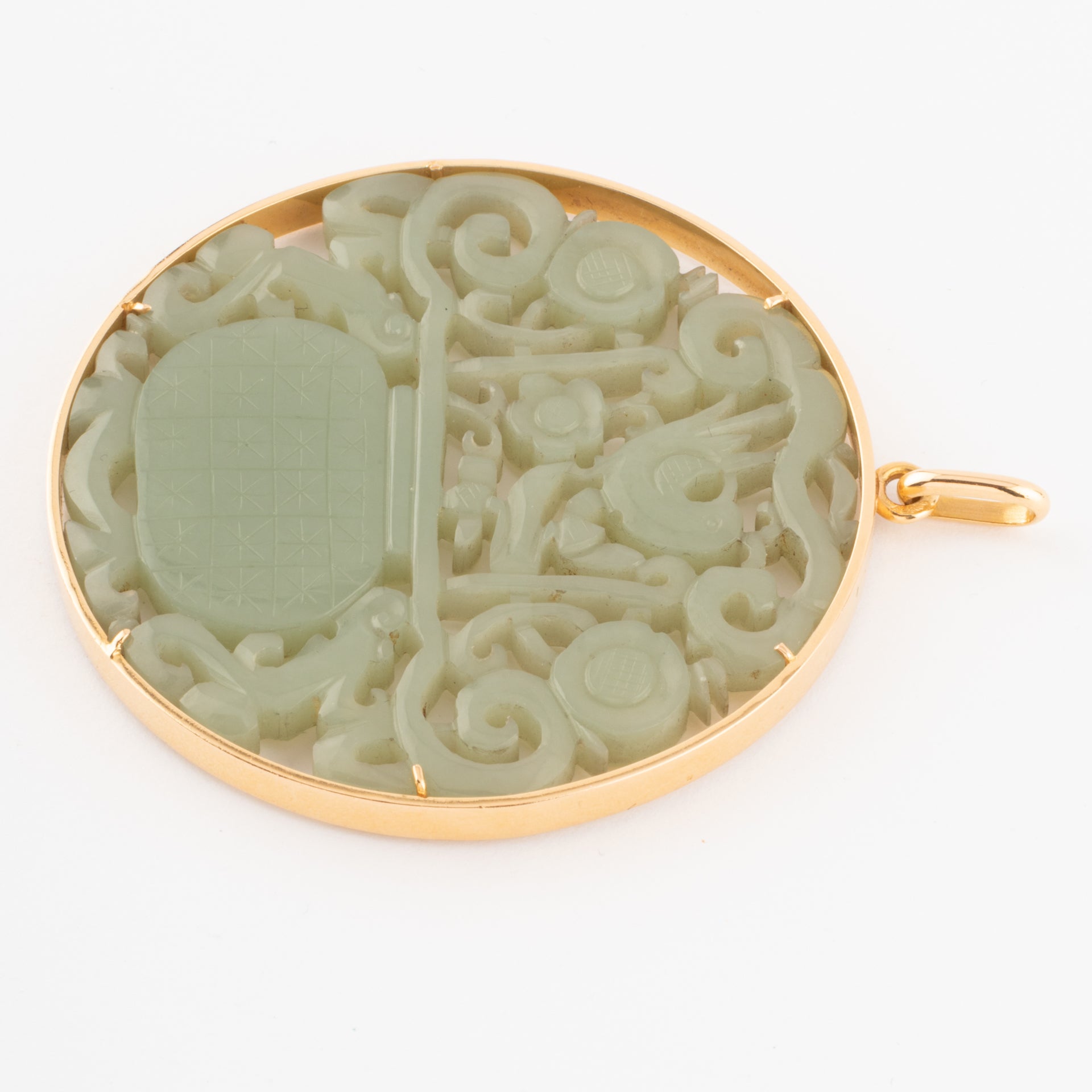Pendentif en jade sur monture en or 18K