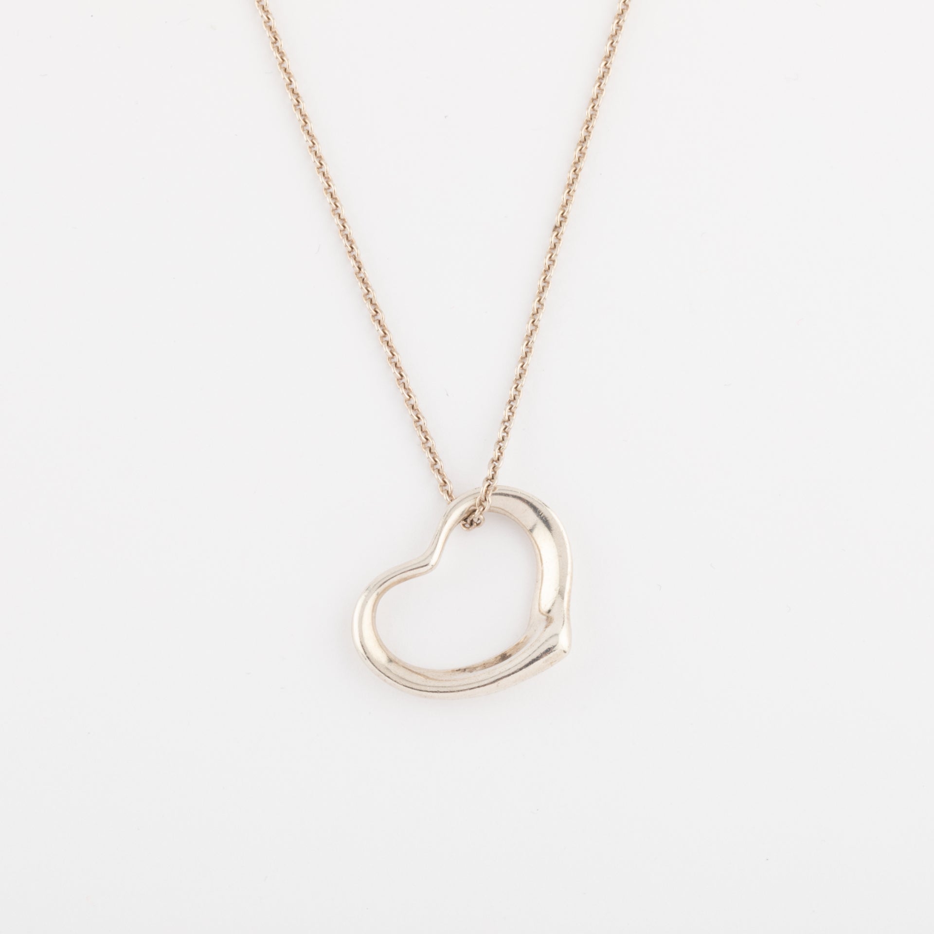 Necklace signed Tiffany by Elsa Peretti.