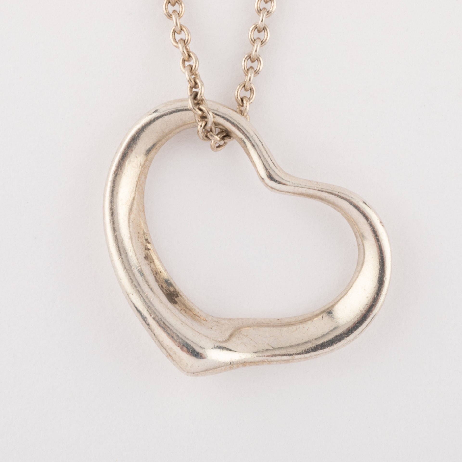 Necklace signed Tiffany by Elsa Peretti.