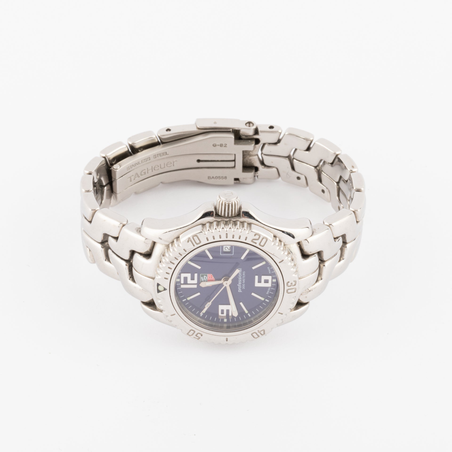 Une montre Tag Heuer "professional" en acier , cadran bleu