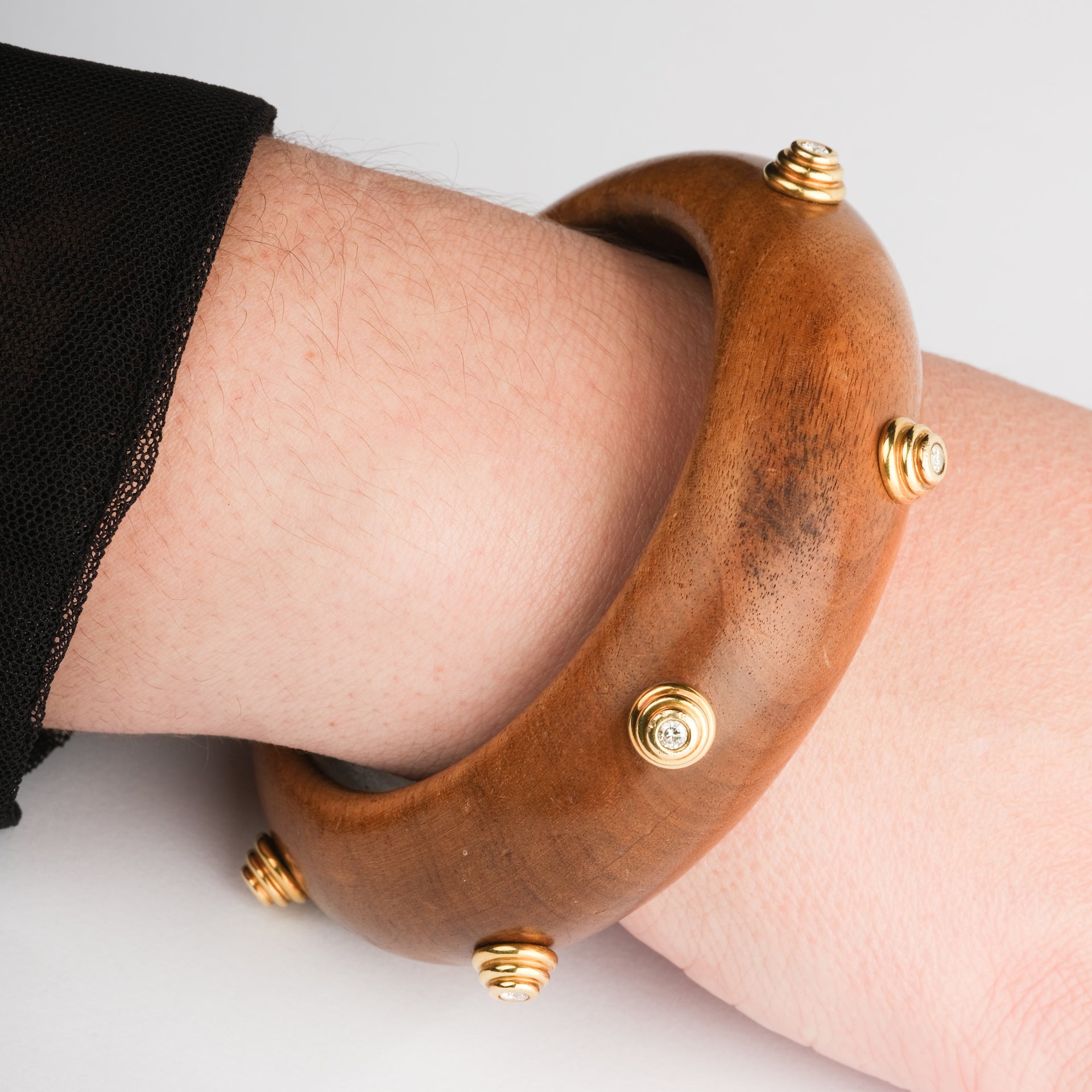 Bracelet vintage signé Christian Dior en or jaune, bois et diamants.