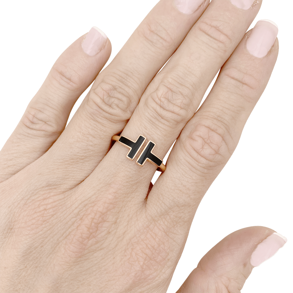 Bague Tiffany & Co, "Wire" collection "Tiffany T" or rose et onyx.