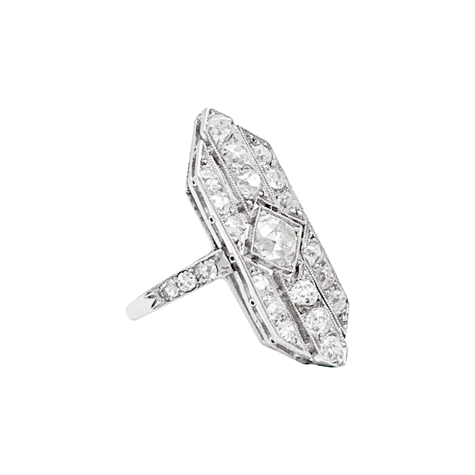 Bague Art Déco, platine et diamants.