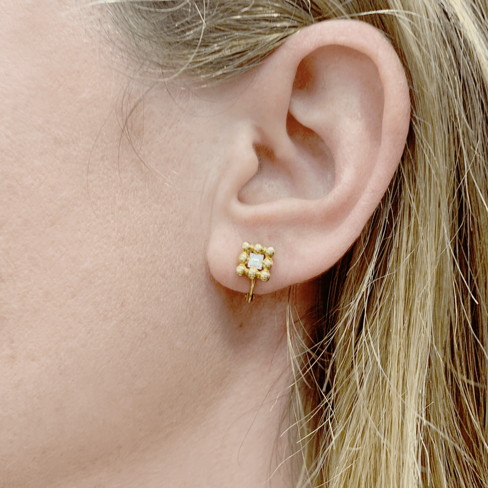 Boucles d'oreilles Chaumet, or jaune et diamants.