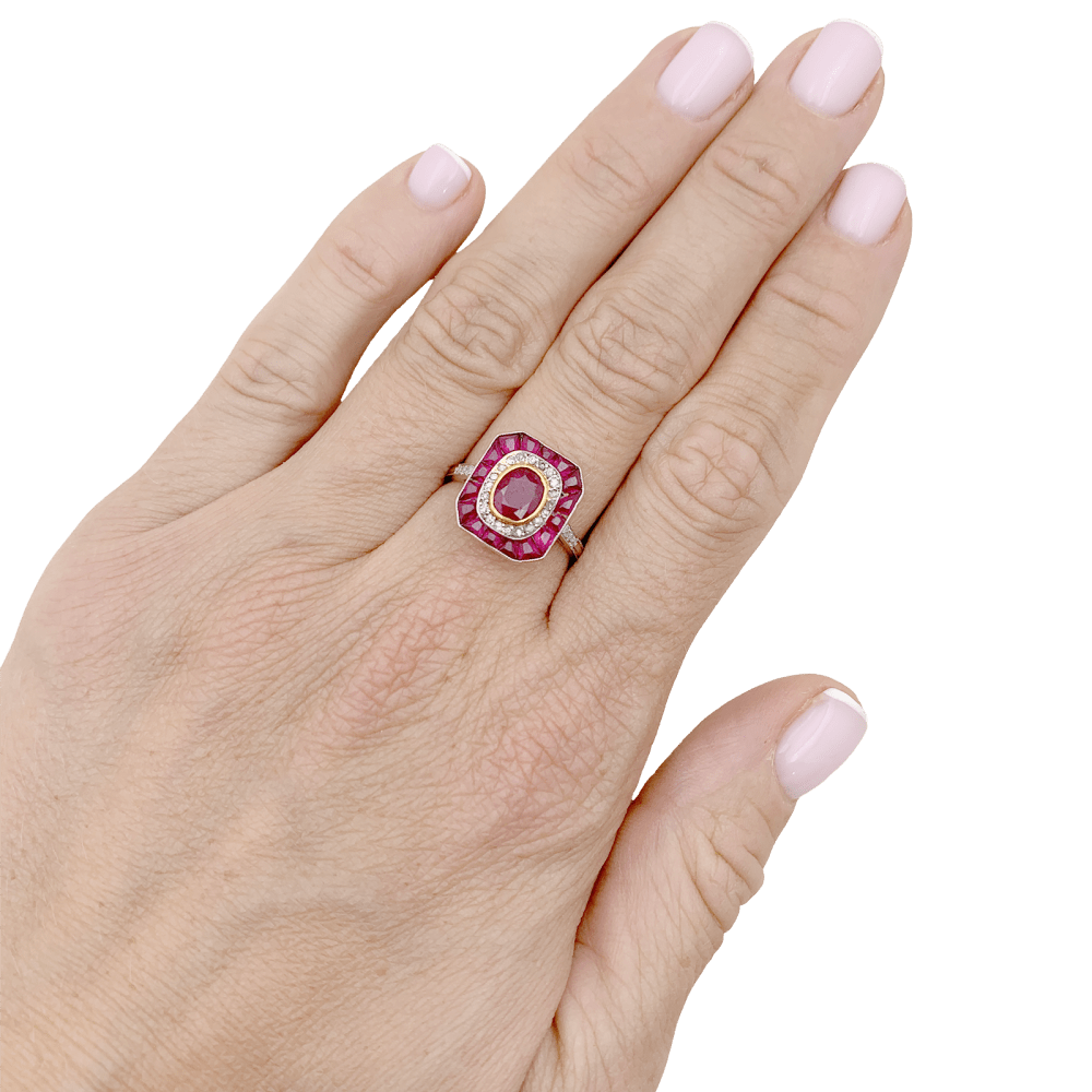 Bague platine, or sertie de rubis et diamants.