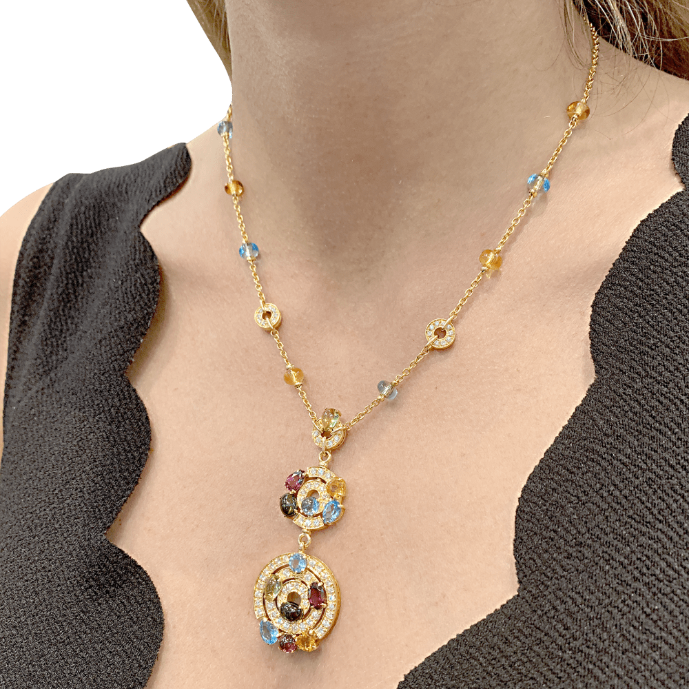Collier BULGARI "Astrale", or jaune, diamants et pierres de couleur.
