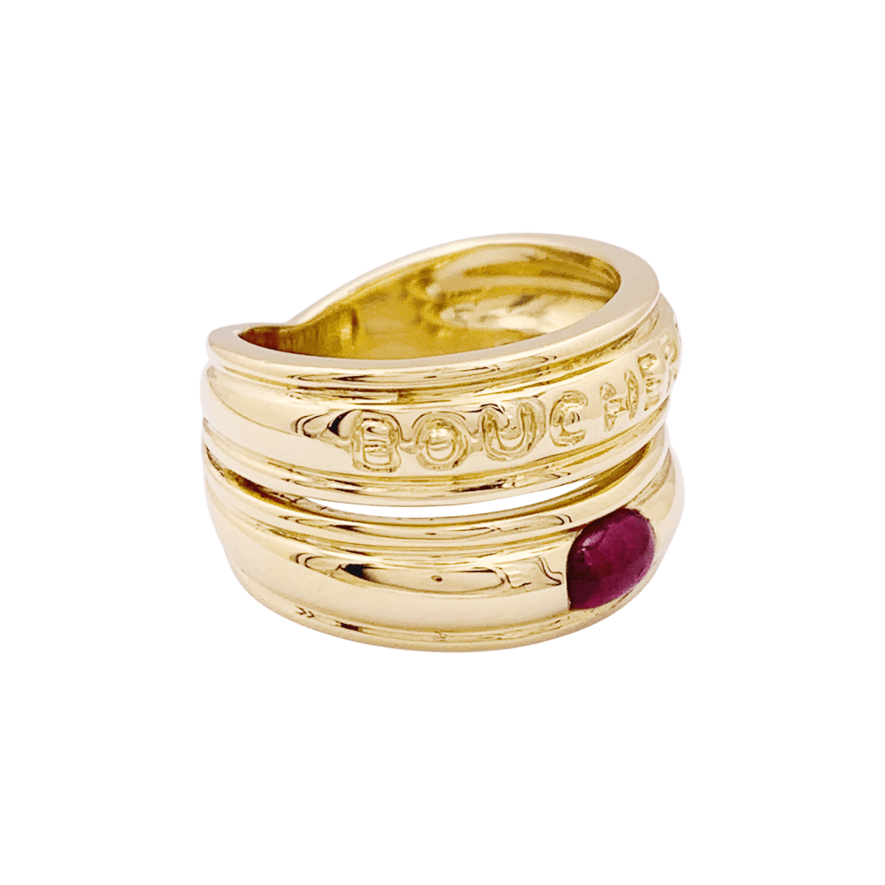 Bague BOUCHERON or jaune, rubis cabochon.
